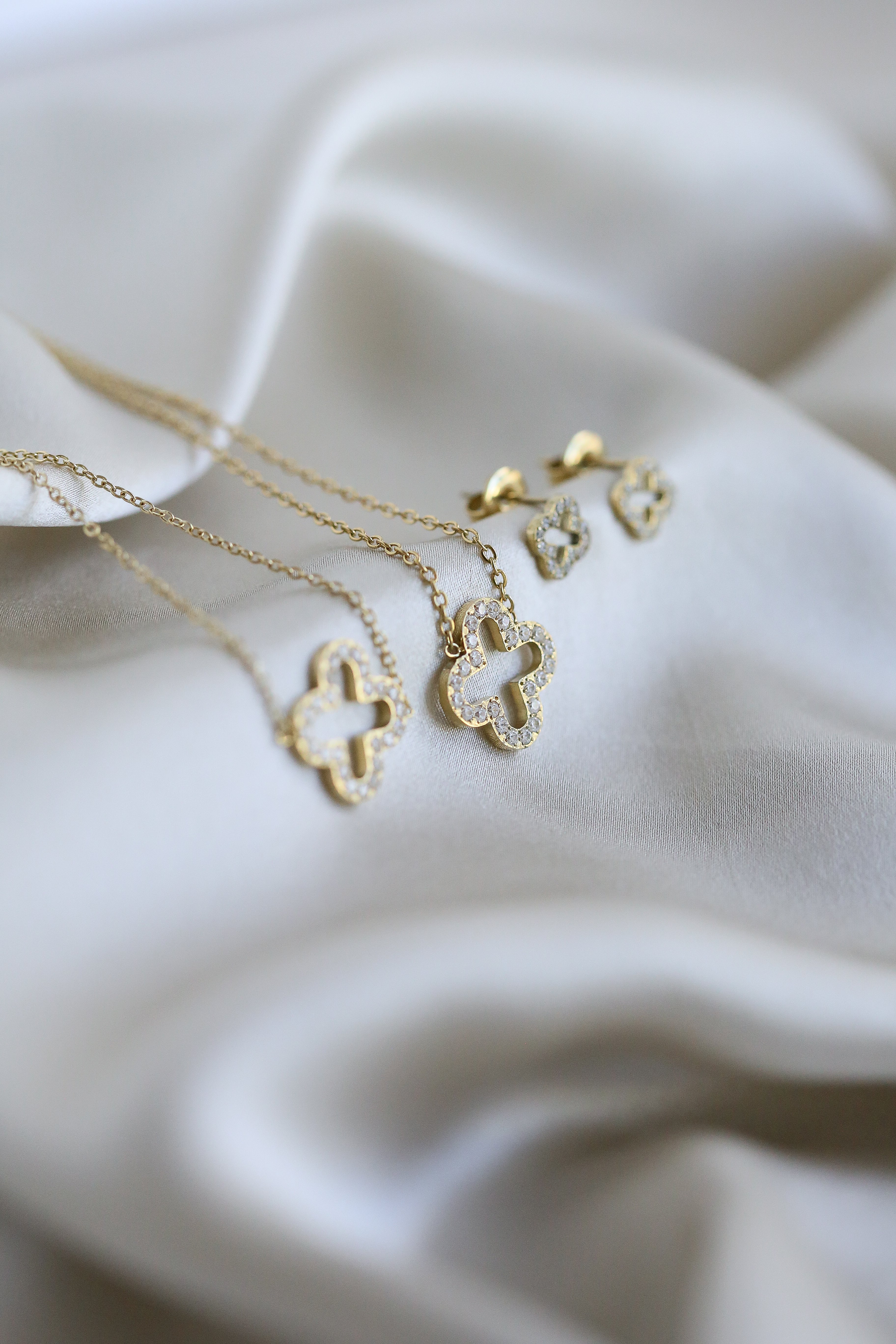 Mimi Necklace - Boutique Minimaliste has waterproof, durable, elegant and vintage inspired jewelry