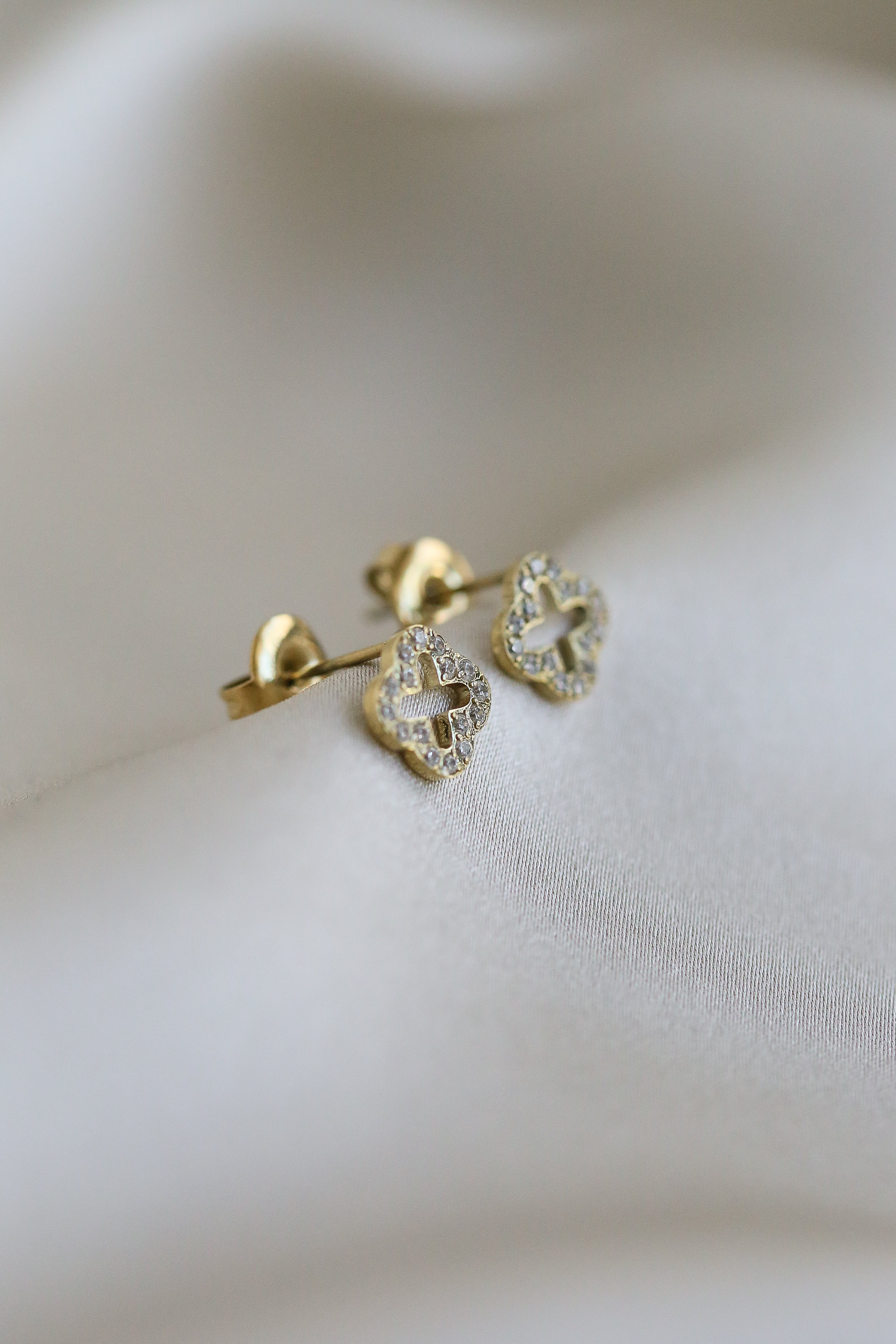 Mimi Studs - Boutique Minimaliste has waterproof, durable, elegant and vintage inspired jewelry