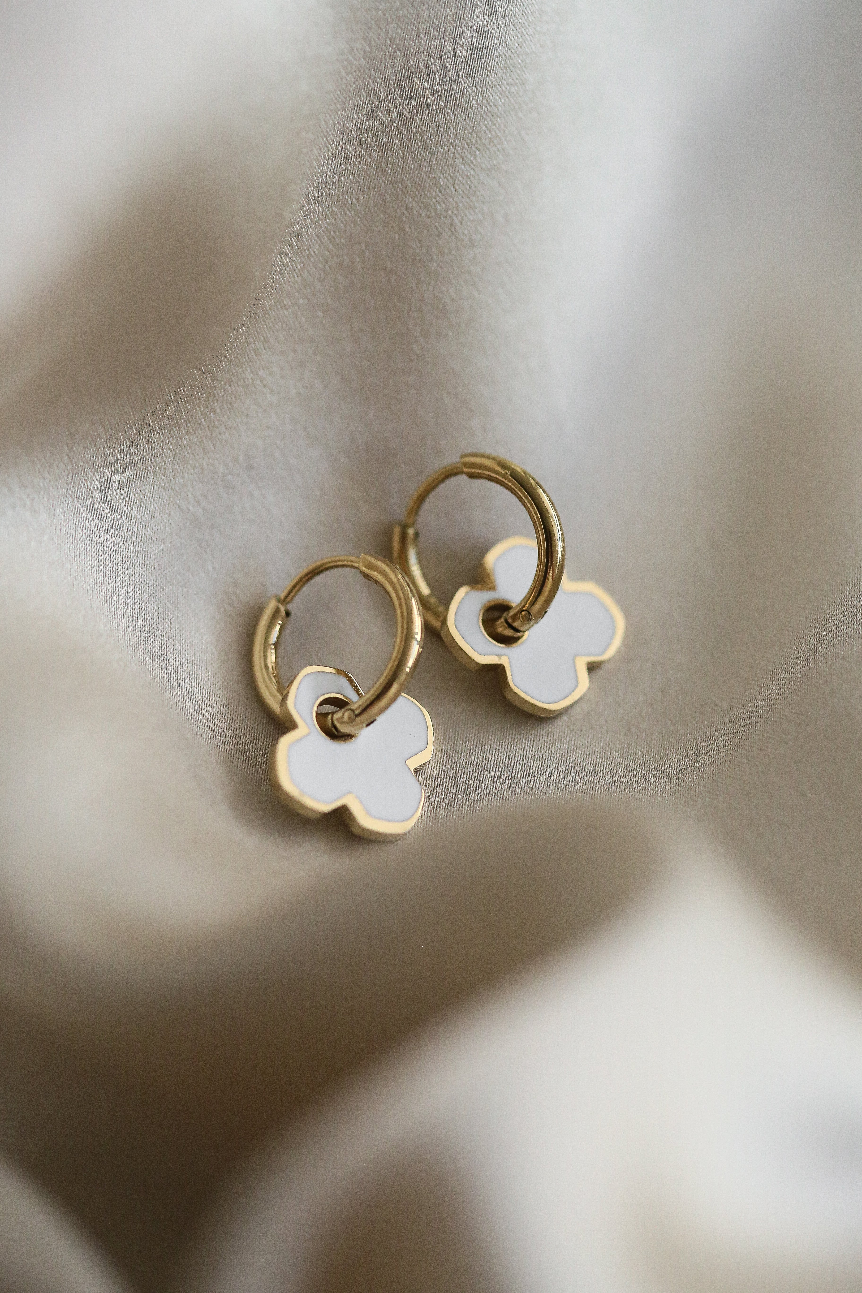 Nicole Earrings - Boutique Minimaliste has waterproof, durable, elegant and vintage inspired jewelry