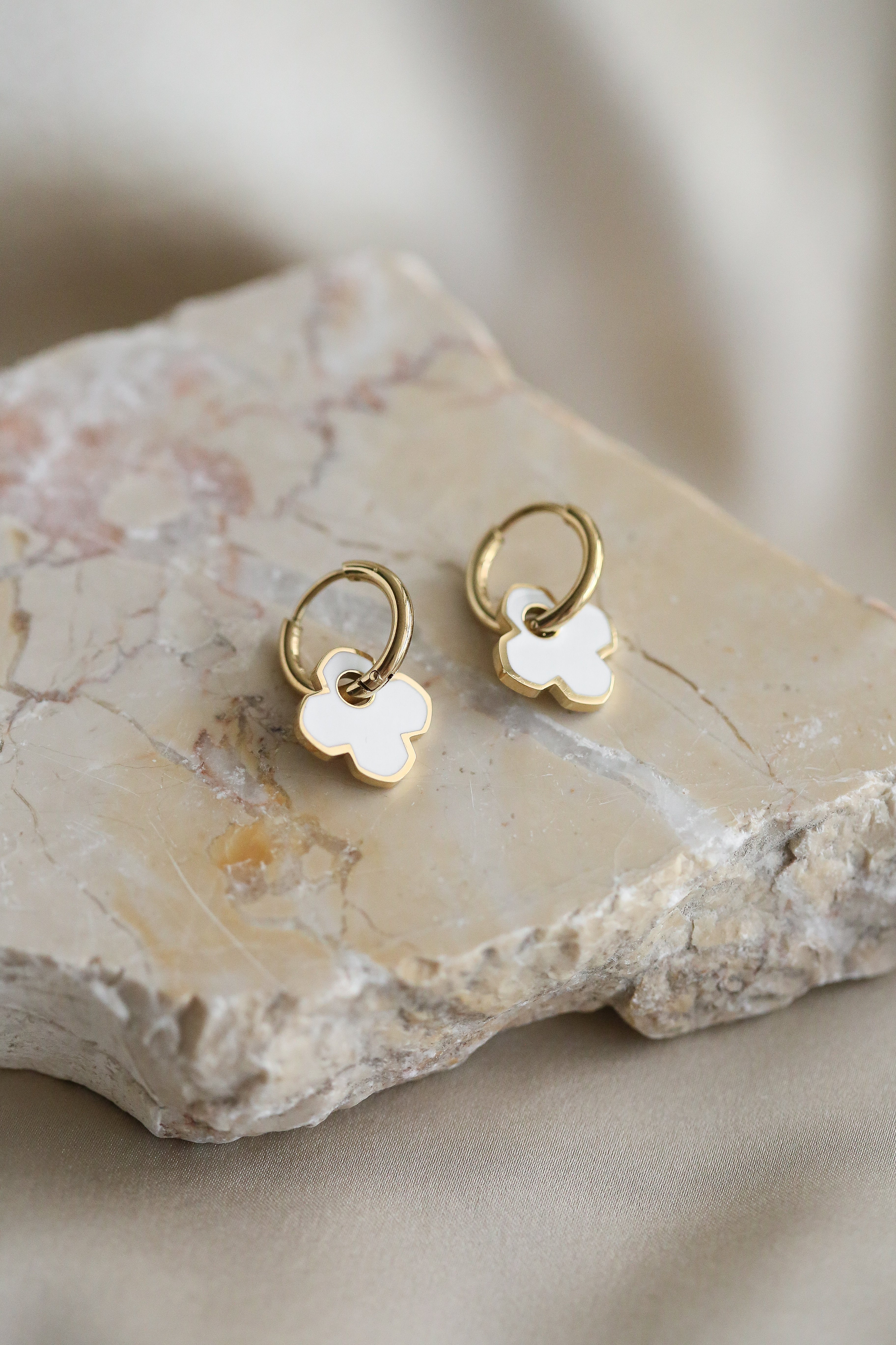 Nicole Earrings - Boutique Minimaliste has waterproof, durable, elegant and vintage inspired jewelry