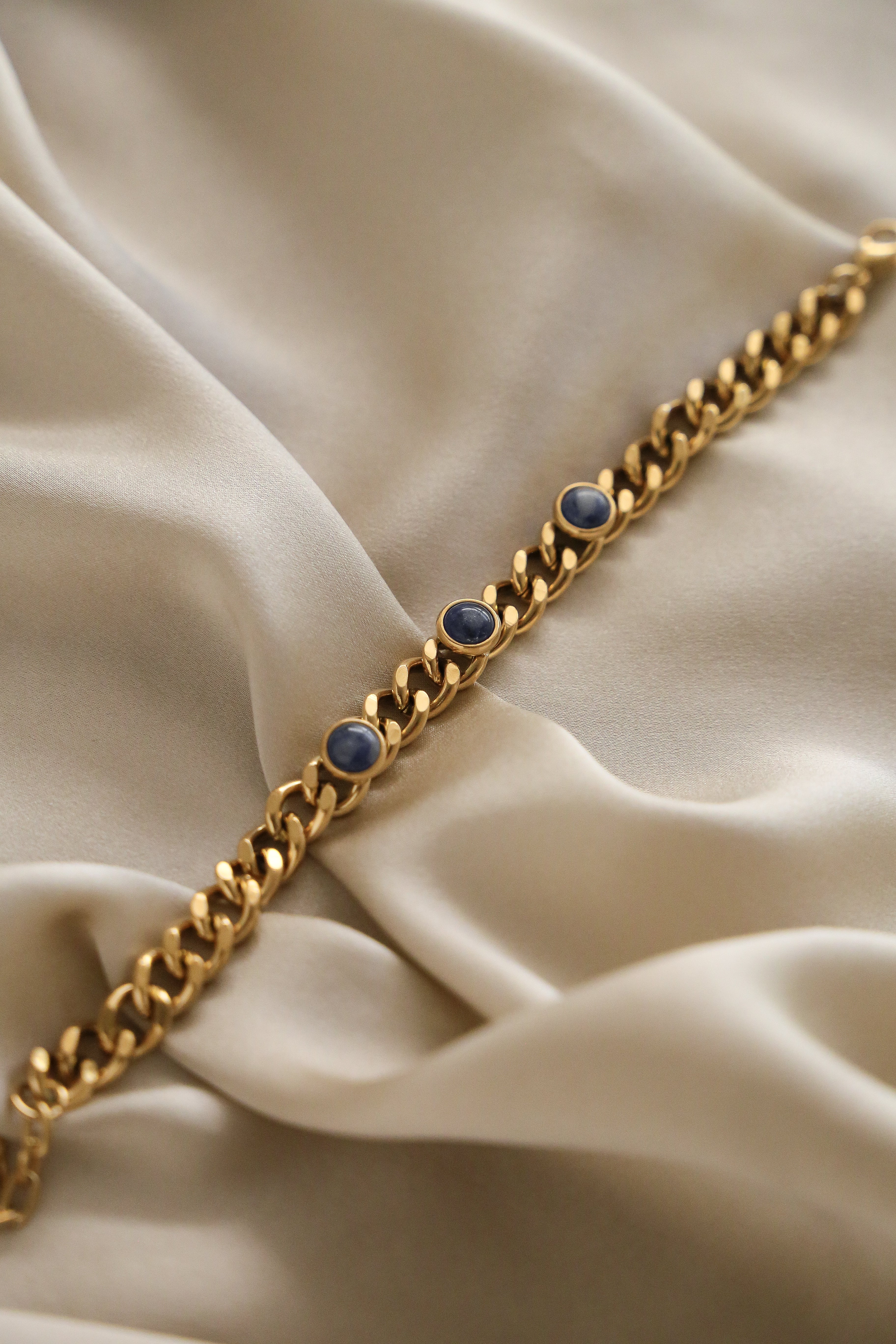 Nicolette Bracelet - Boutique Minimaliste has waterproof, durable, elegant and vintage inspired jewelry