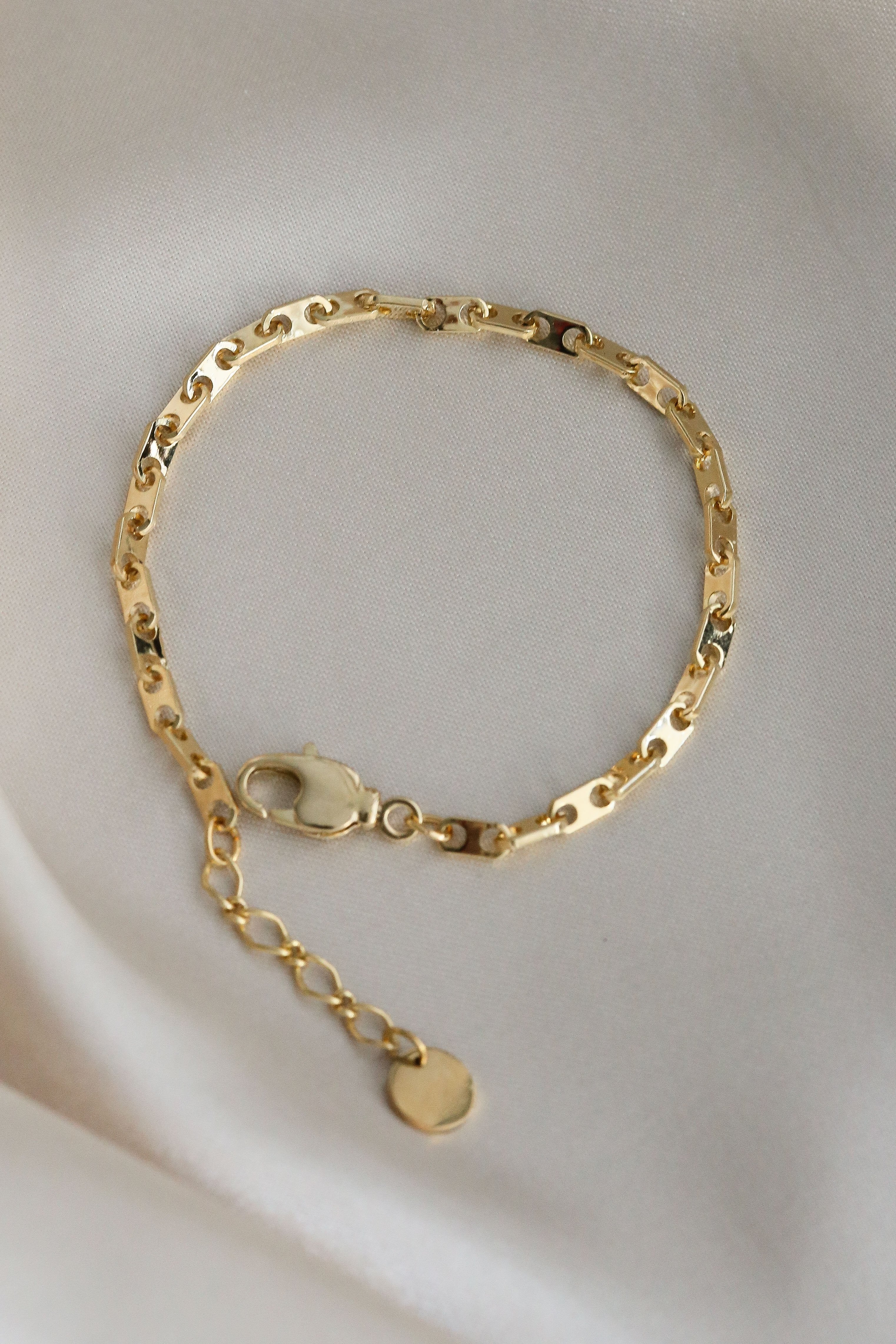 Nicolette (Vintage) Chain bracelet - has waterproof, durable, elegant and vintage inspired jewelry