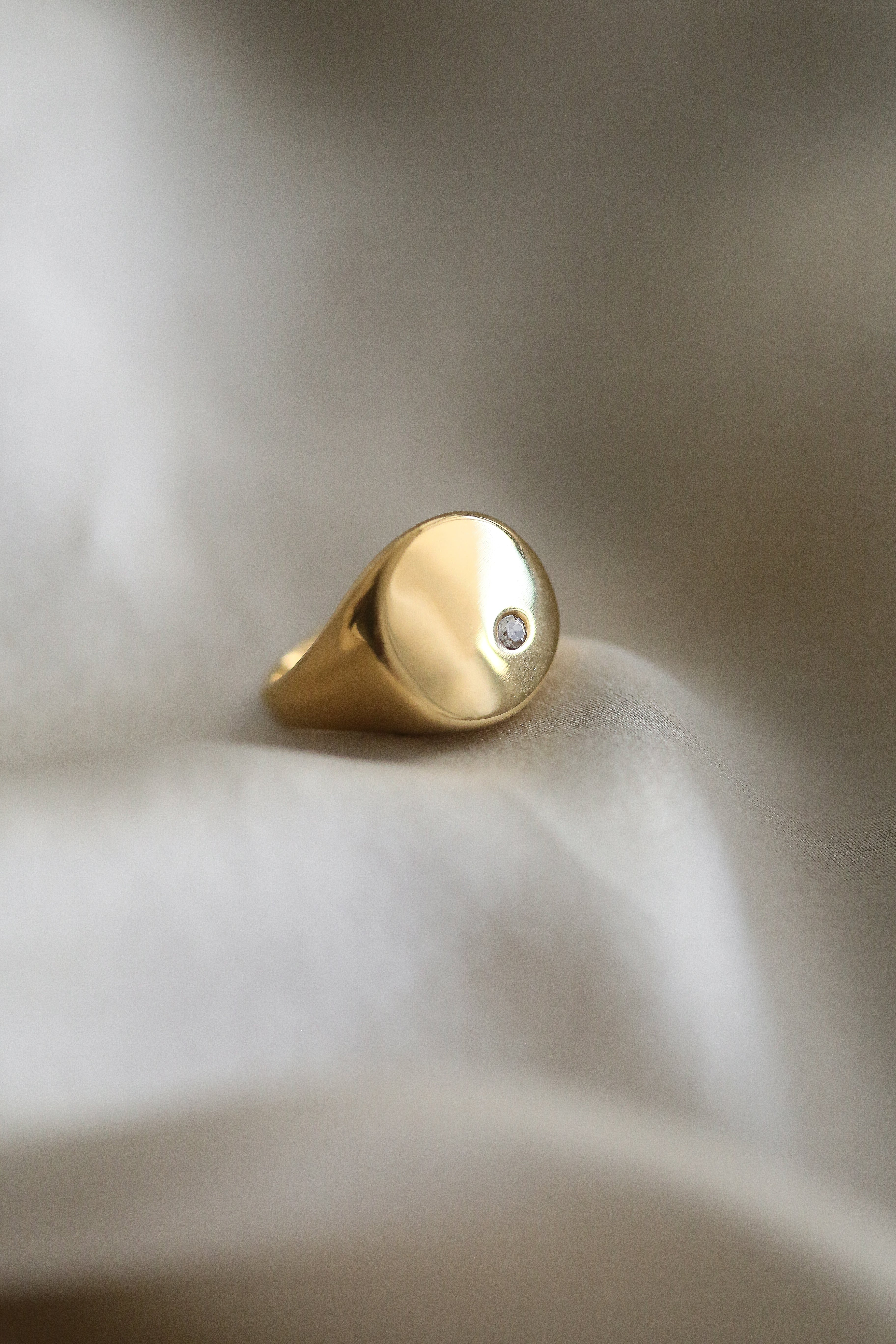 Noa Ring - Boutique Minimaliste has waterproof, durable, elegant and vintage inspired jewelry