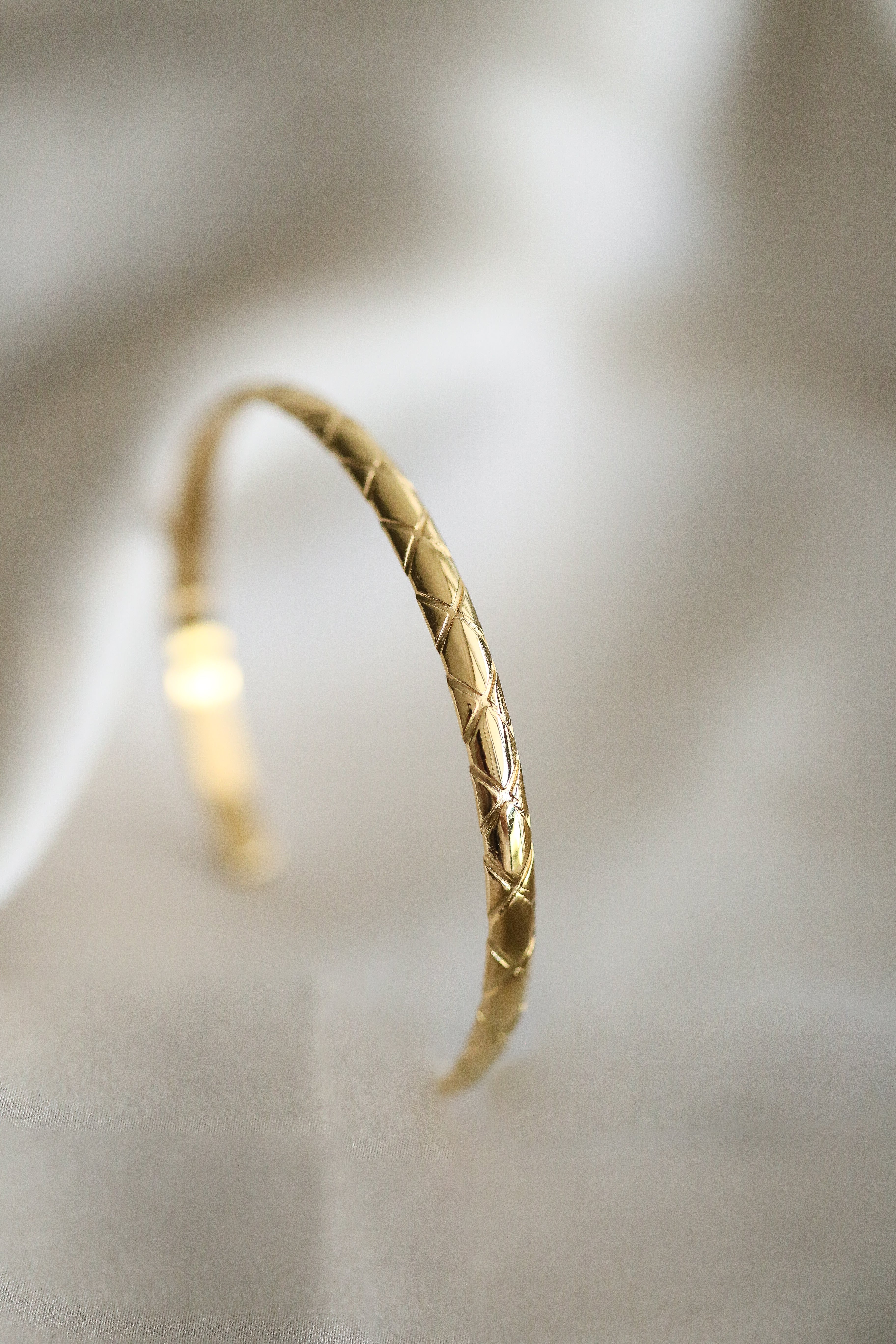 Nora Cuff - Boutique Minimaliste has waterproof, durable, elegant and vintage inspired jewelry