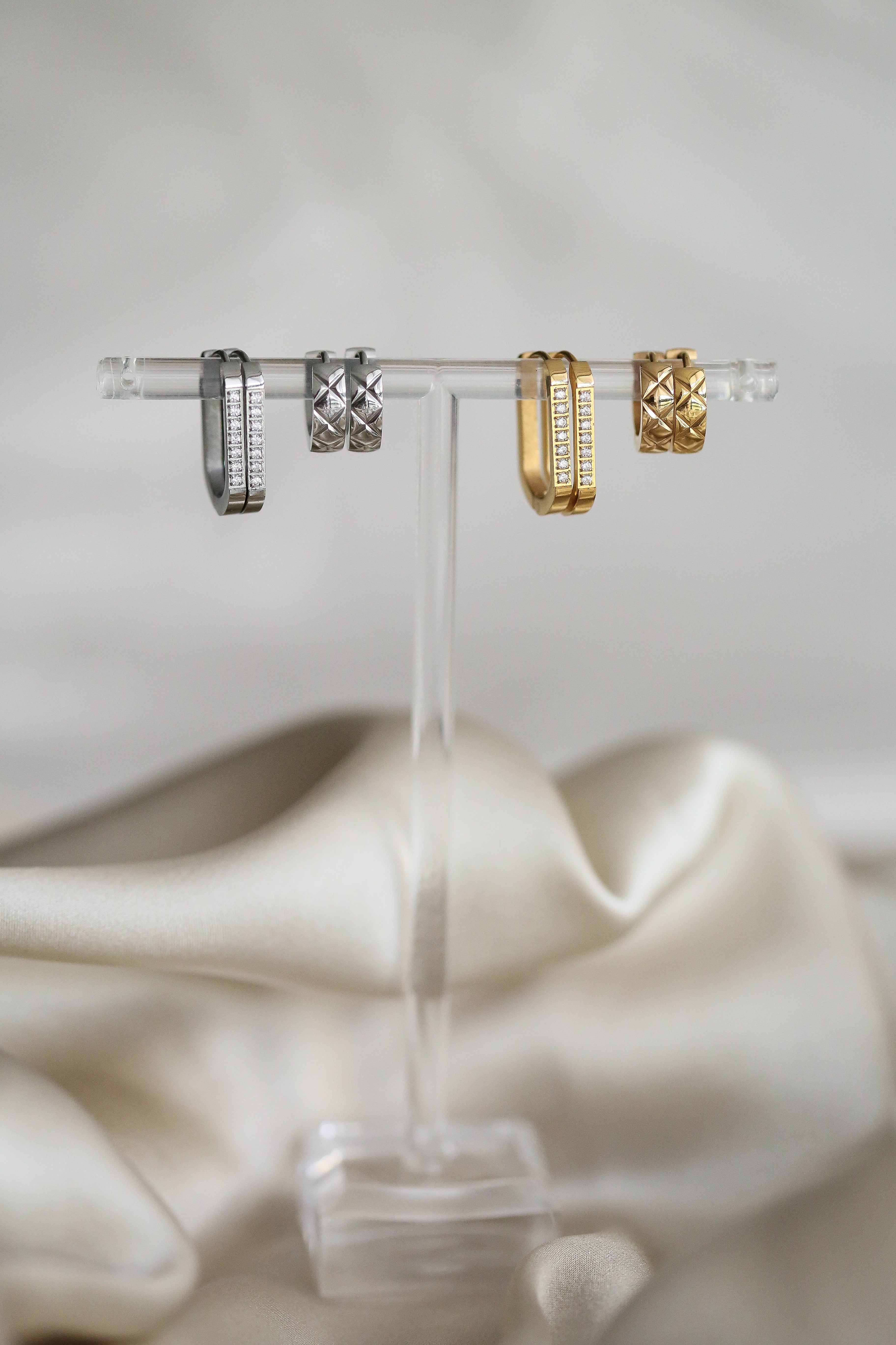 Nora Hoop Earrings - Boutique Minimaliste has waterproof, durable, elegant and vintage inspired jewelry