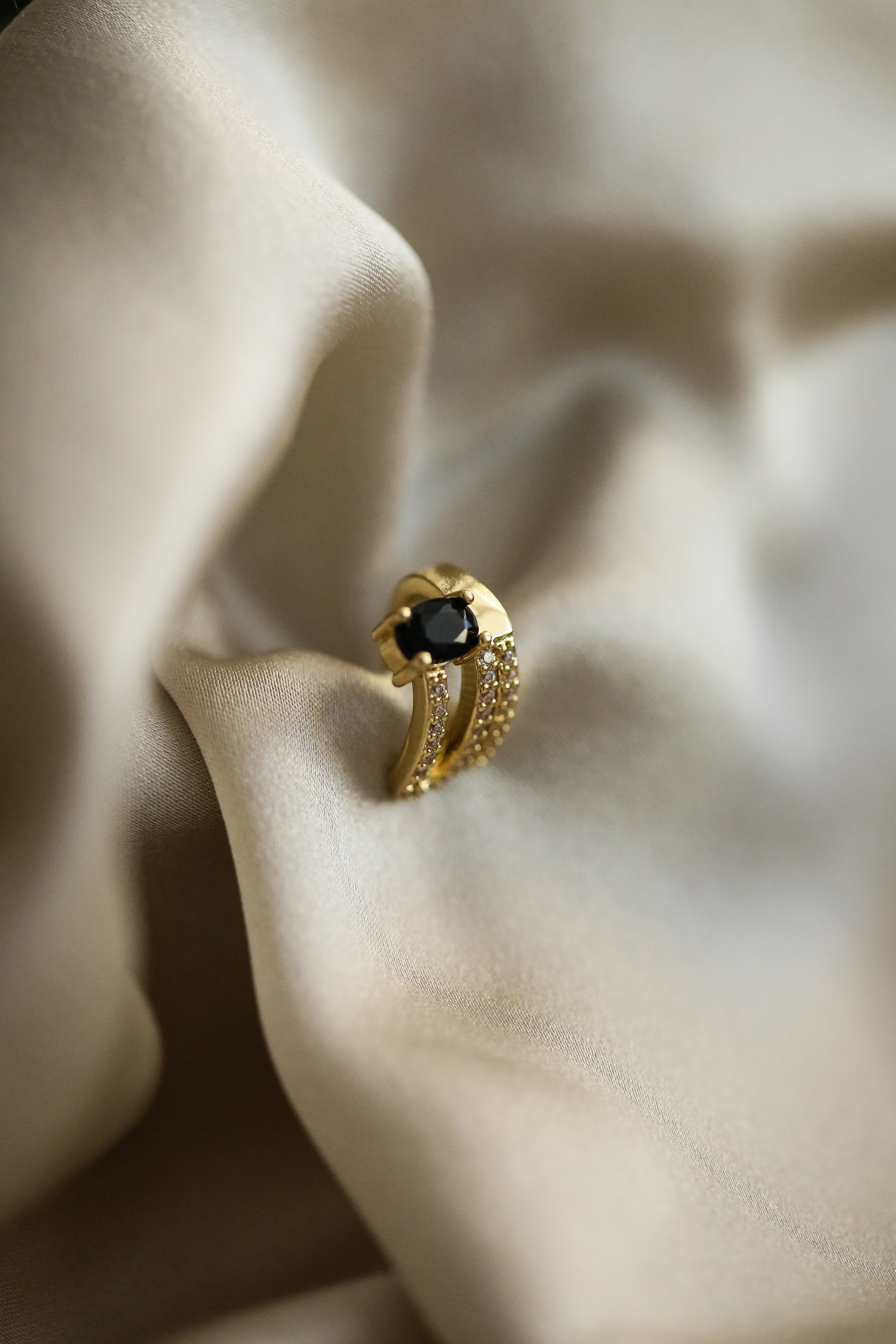 Olsen Ear cuff - Boutique Minimaliste has waterproof, durable, elegant and vintage inspired jewelry