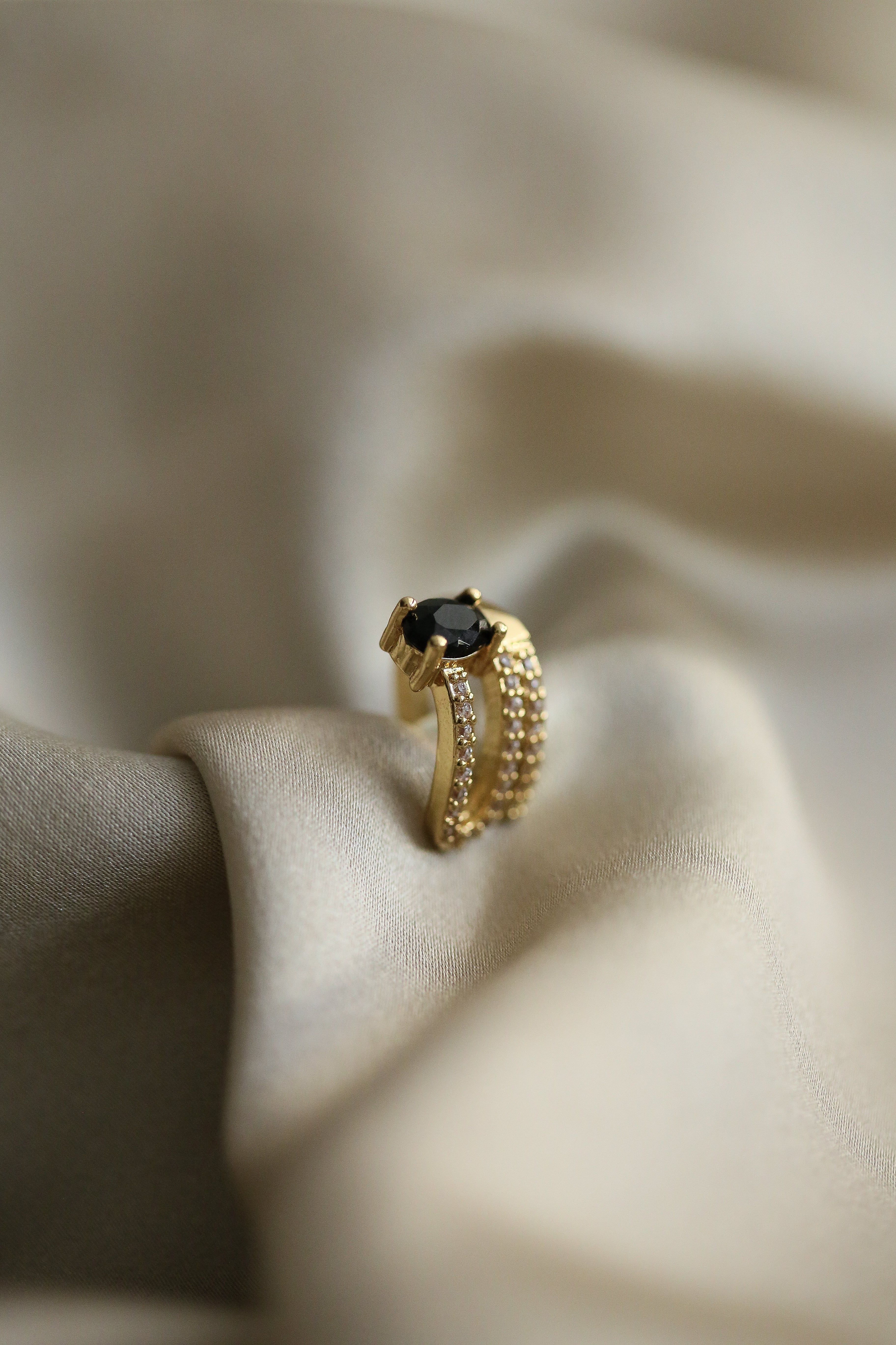 Olsen Ear cuff - Boutique Minimaliste has waterproof, durable, elegant and vintage inspired jewelry