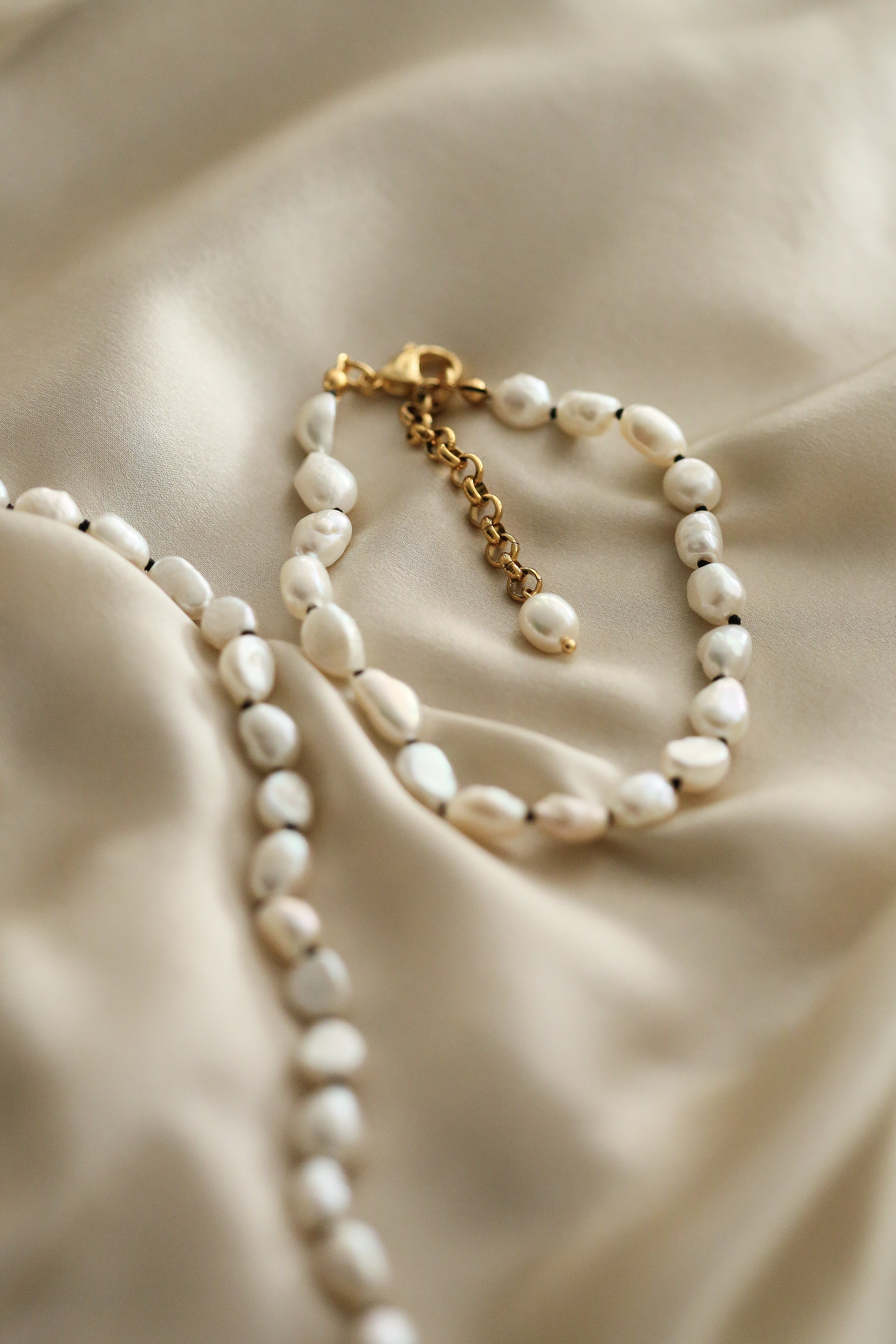 Ora Anket - Boutique Minimaliste has waterproof, durable, elegant and vintage inspired jewelry