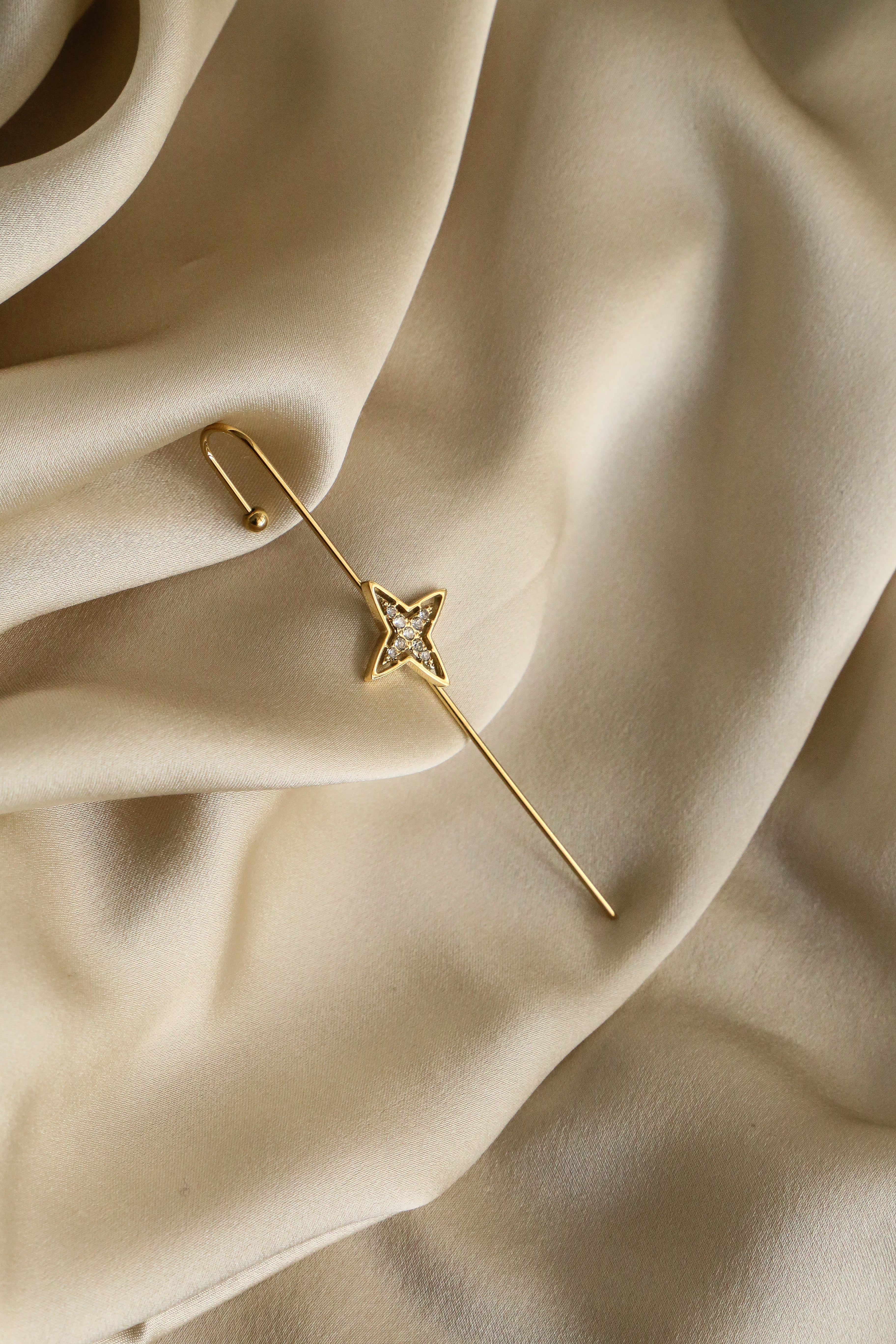 Paola Ear Pin - Boutique Minimaliste has waterproof, durable, elegant and vintage inspired jewelry