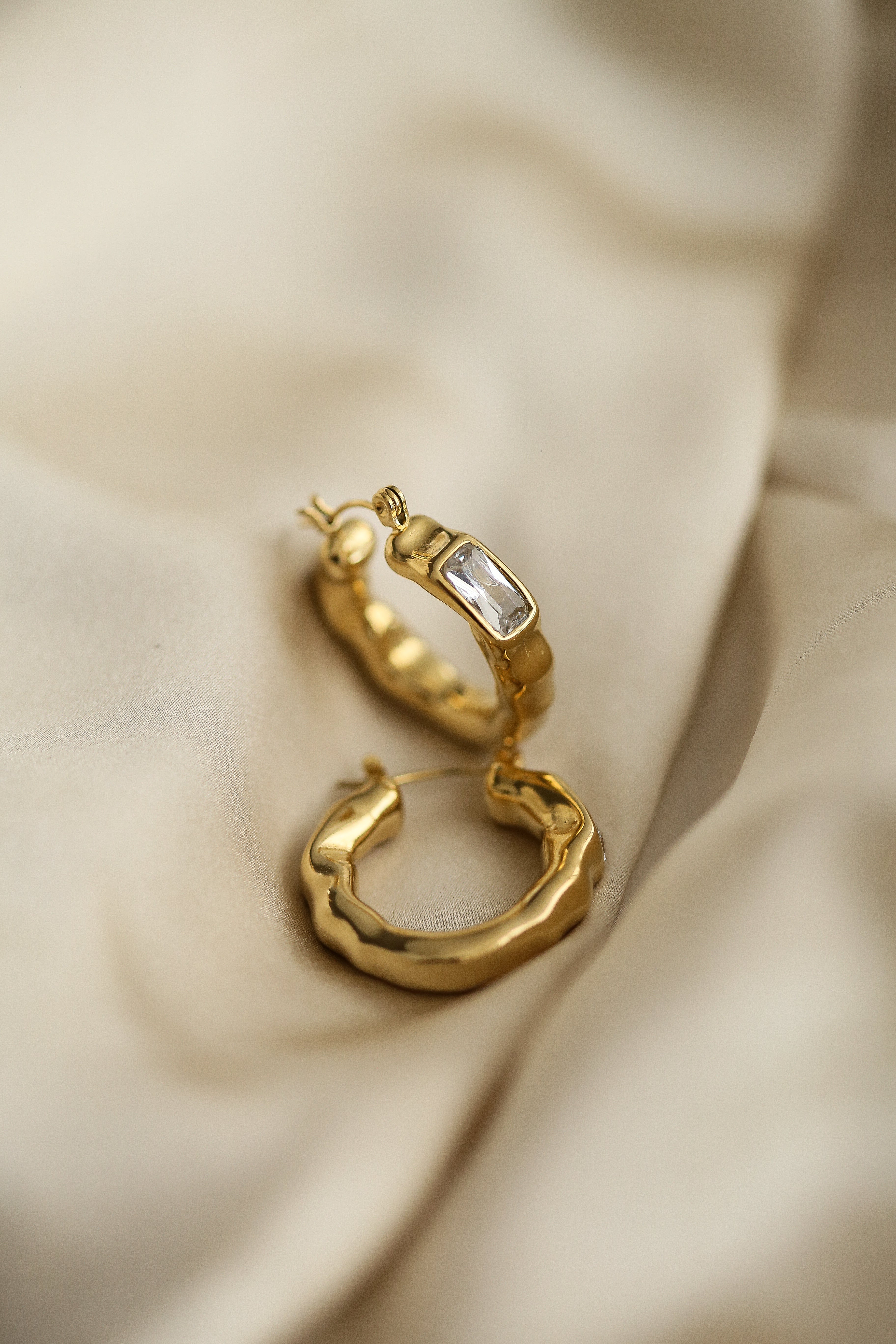 Paz Hoops - Boutique Minimaliste has waterproof, durable, elegant and vintage inspired jewelry
