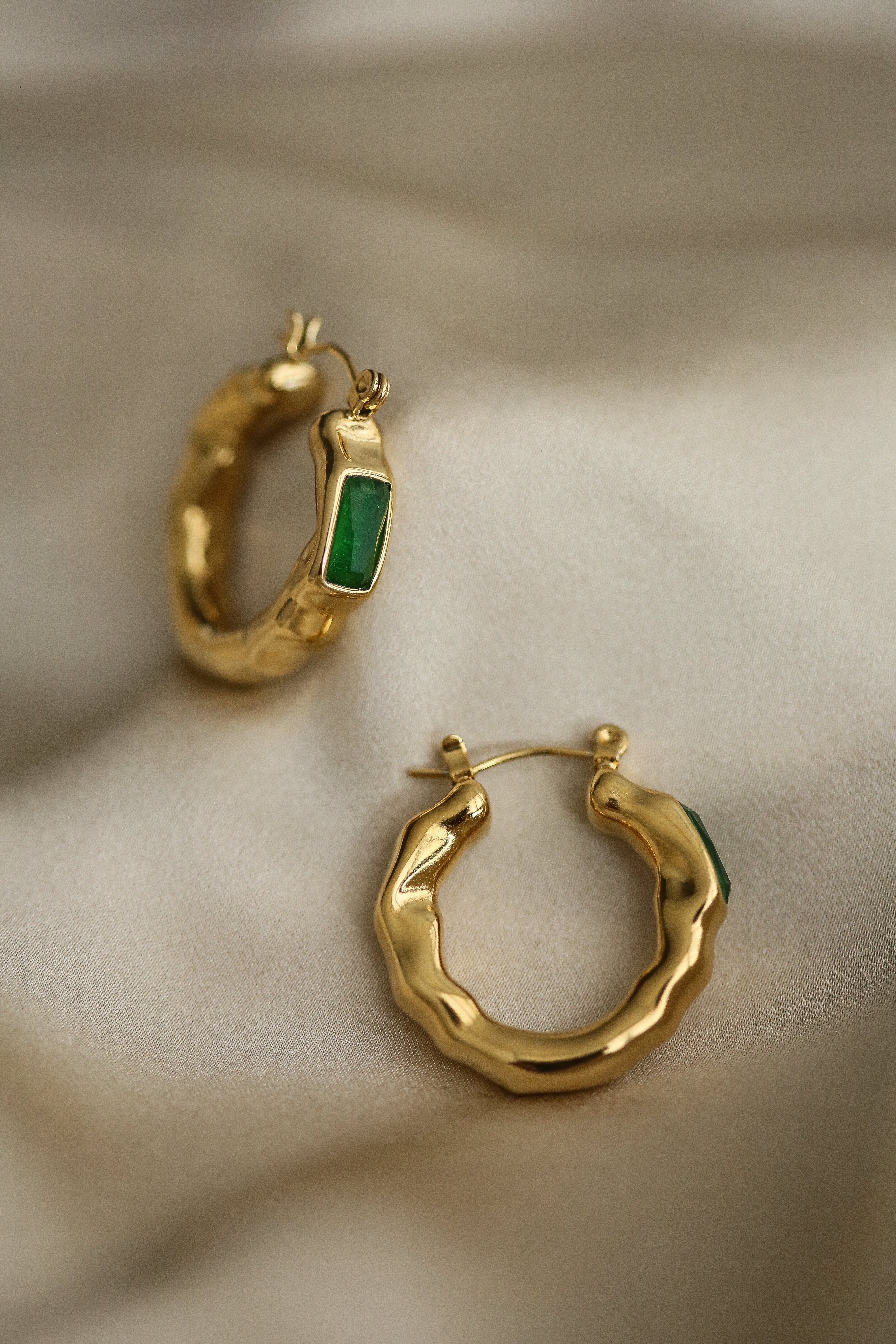 Paz Hoops - Boutique Minimaliste has waterproof, durable, elegant and vintage inspired jewelry