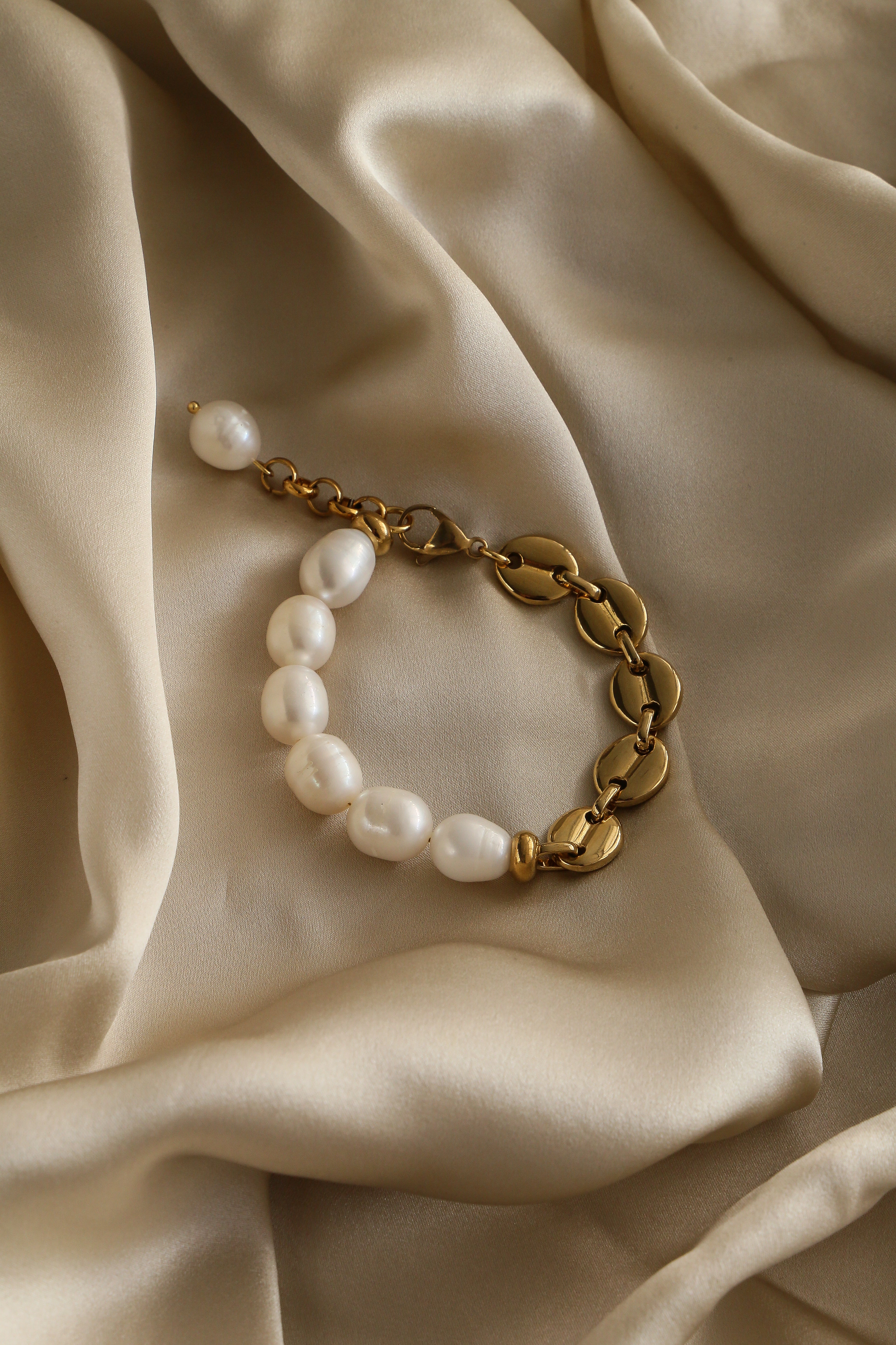 Pepa Bracelet - Boutique Minimaliste has waterproof, durable, elegant and vintage inspired jewelry