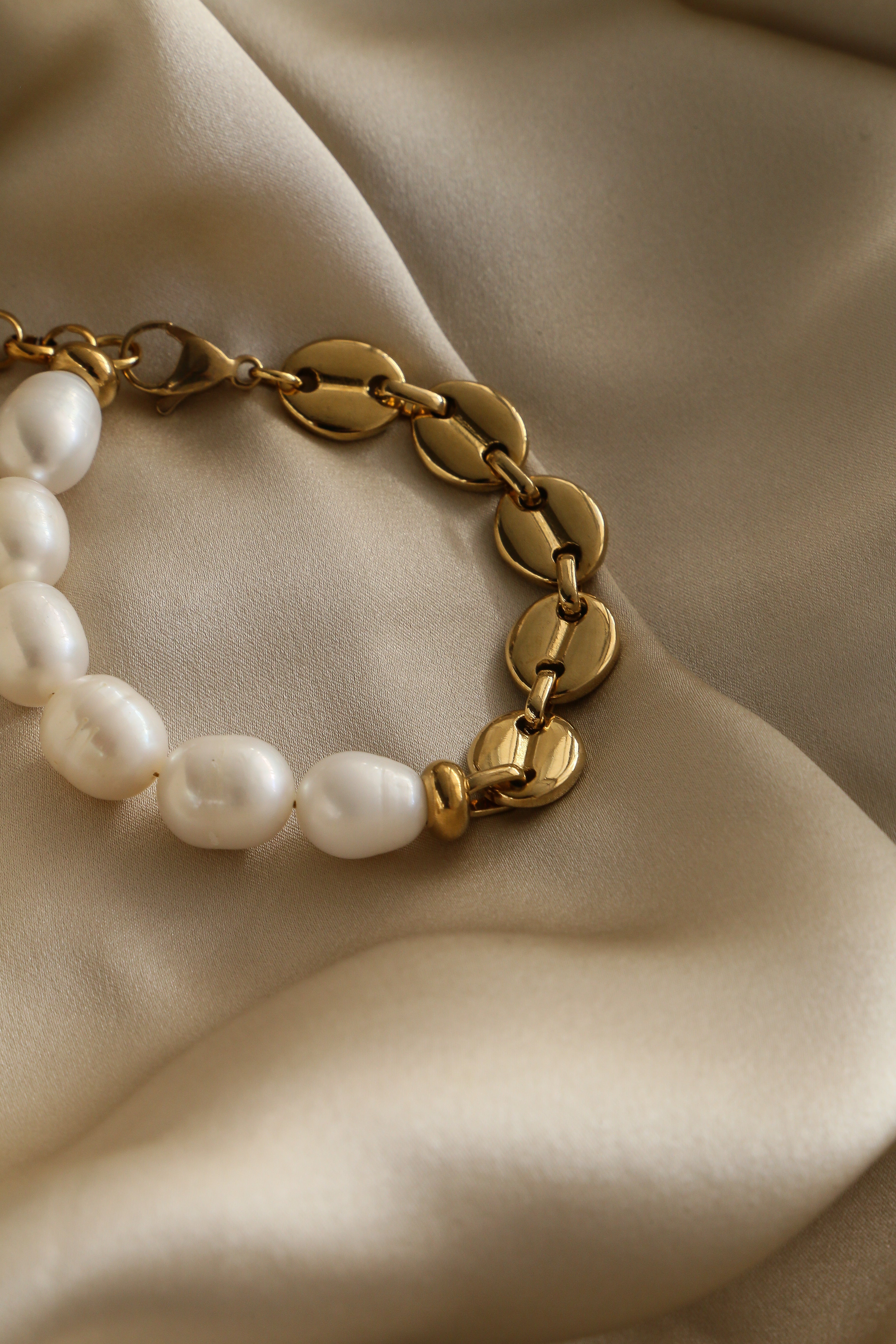 Pepa Bracelet - Boutique Minimaliste has waterproof, durable, elegant and vintage inspired jewelry