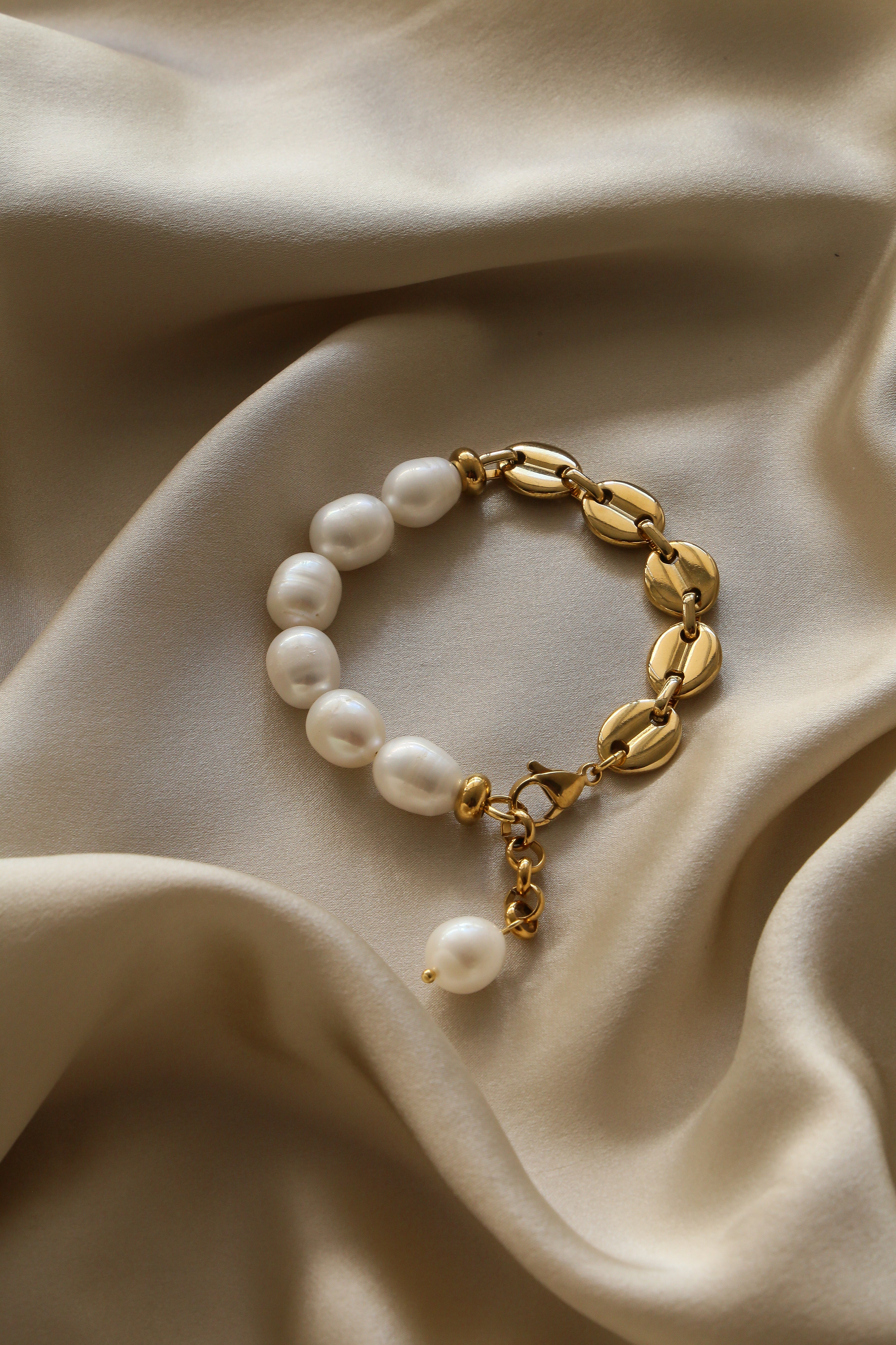Pepa Bracelet - Boutique Minimaliste has waterproof, durable, elegant and vintage inspired jewelry