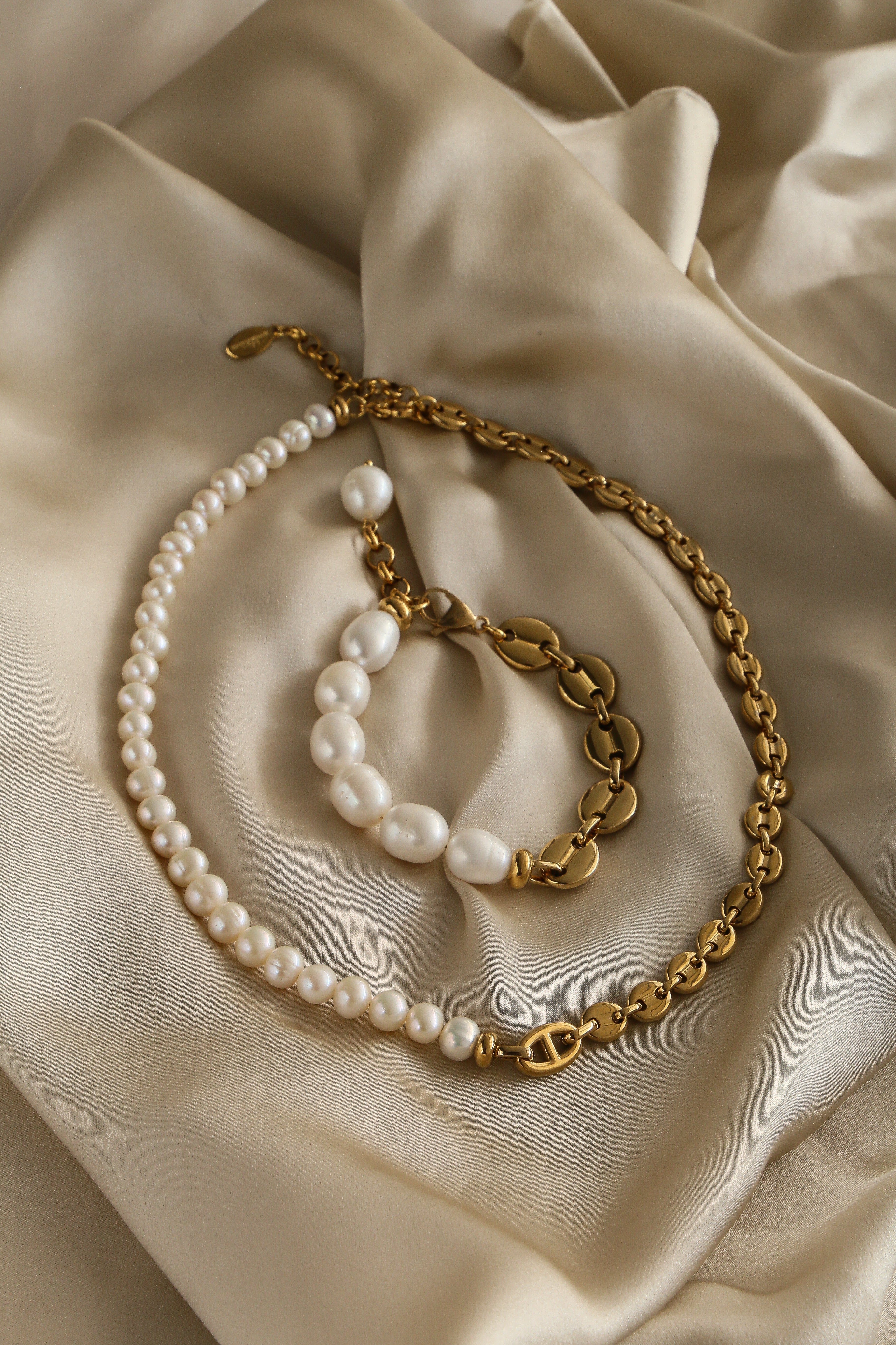 Pepa Bracelet - Boutique Minimaliste has waterproof, durable, elegant and vintage inspired jewelry