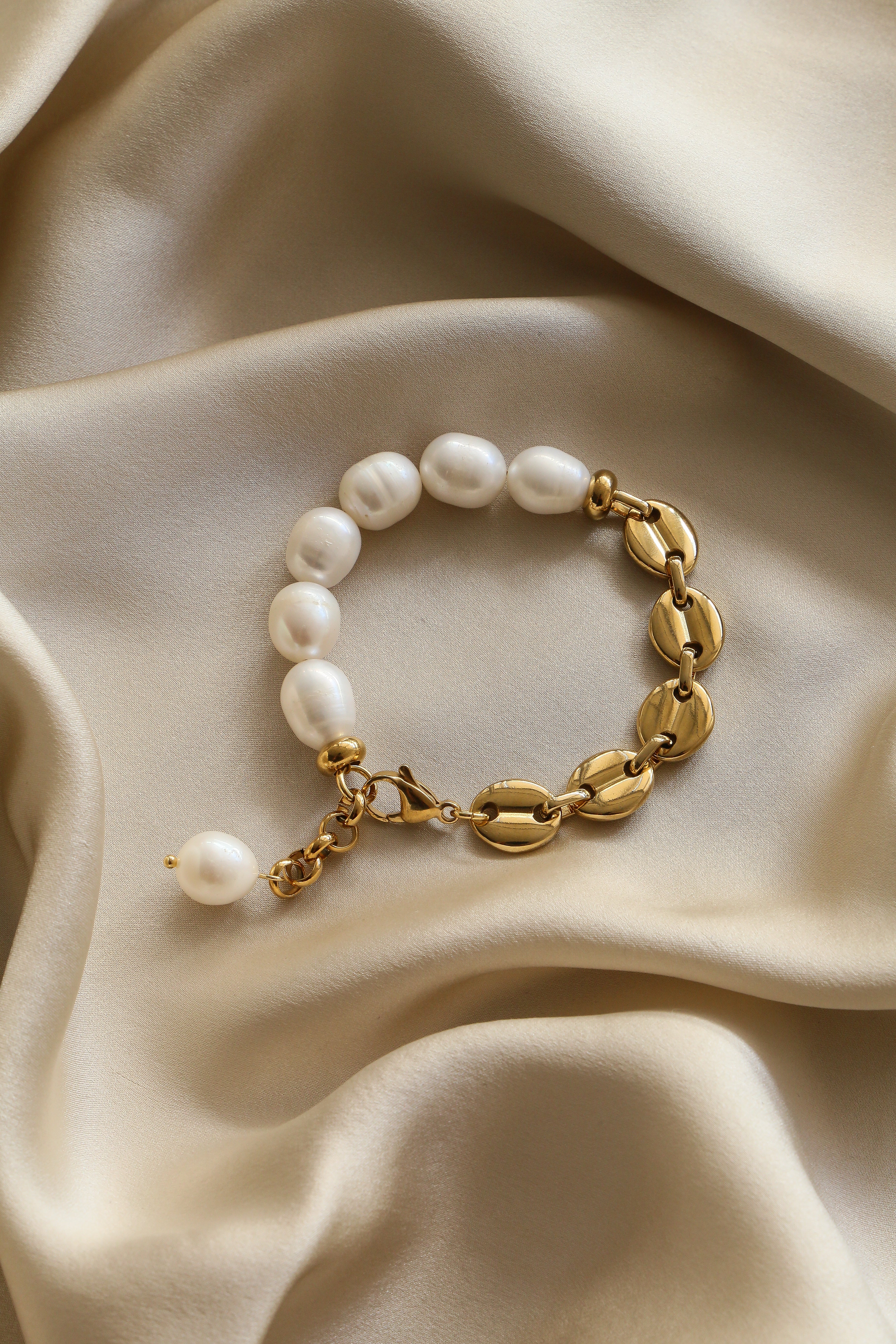 Pepa Bracelet - Boutique Minimaliste has waterproof, durable, elegant and vintage inspired jewelry