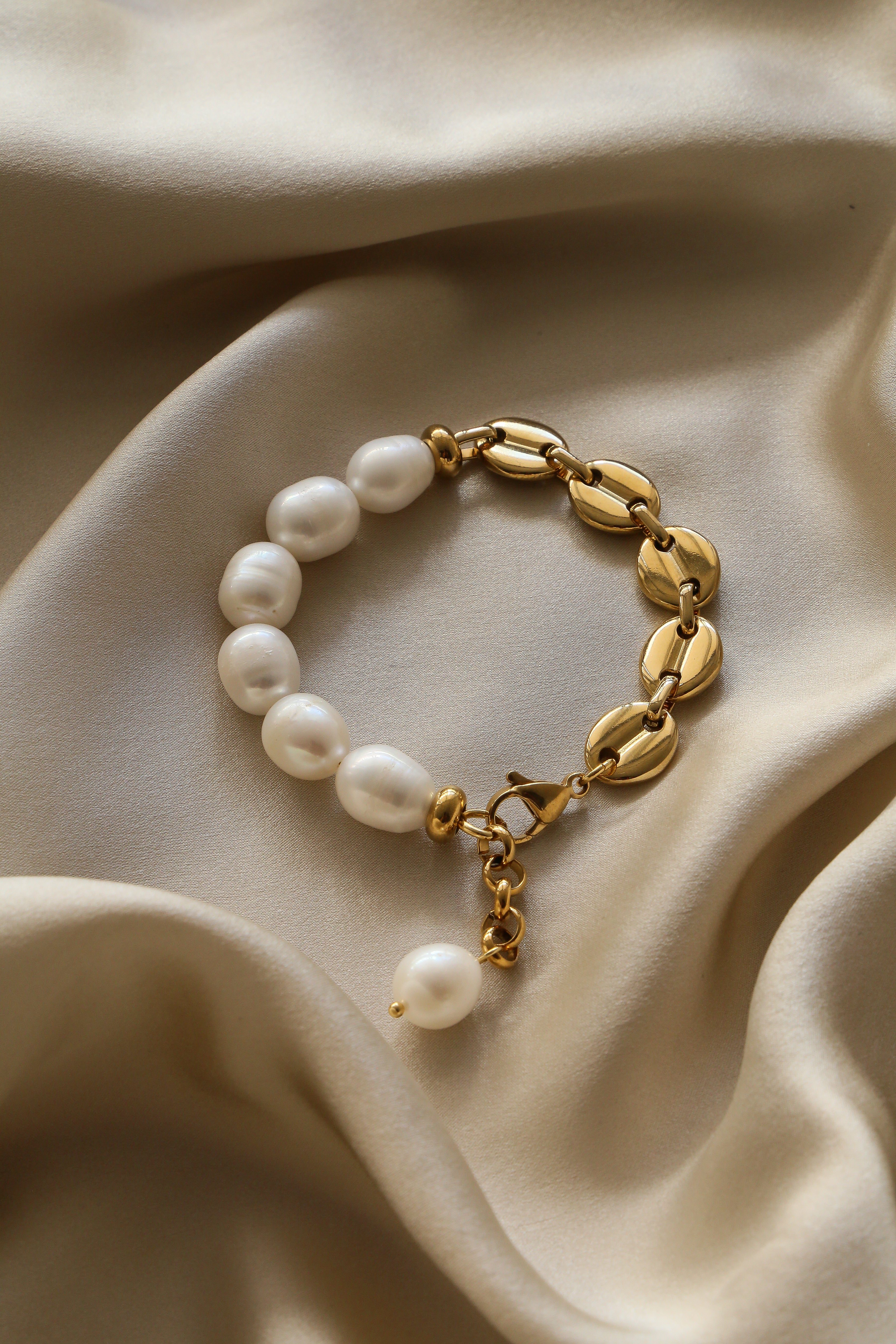 Pepa Bracelet - Boutique Minimaliste has waterproof, durable, elegant and vintage inspired jewelry