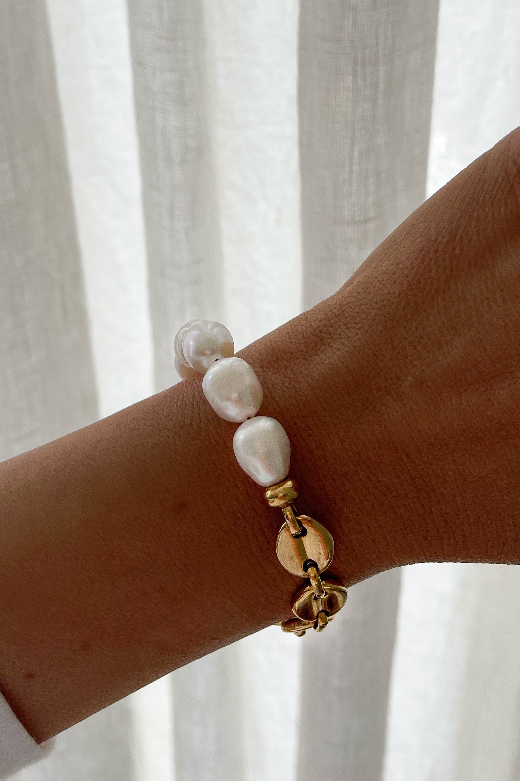 Pepa Bracelet - Boutique Minimaliste has waterproof, durable, elegant and vintage inspired jewelry