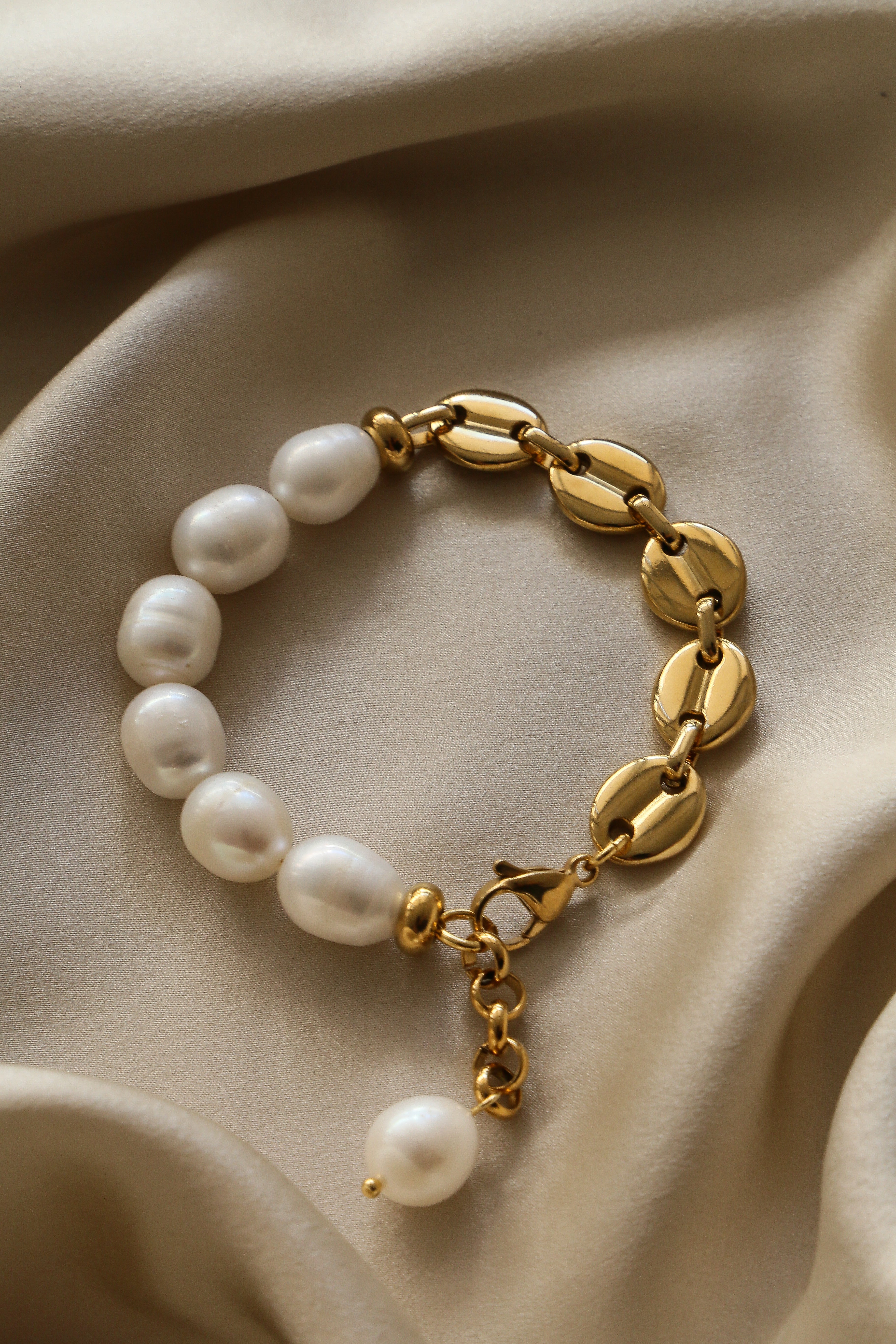 Pepa Bracelet - Boutique Minimaliste has waterproof, durable, elegant and vintage inspired jewelry
