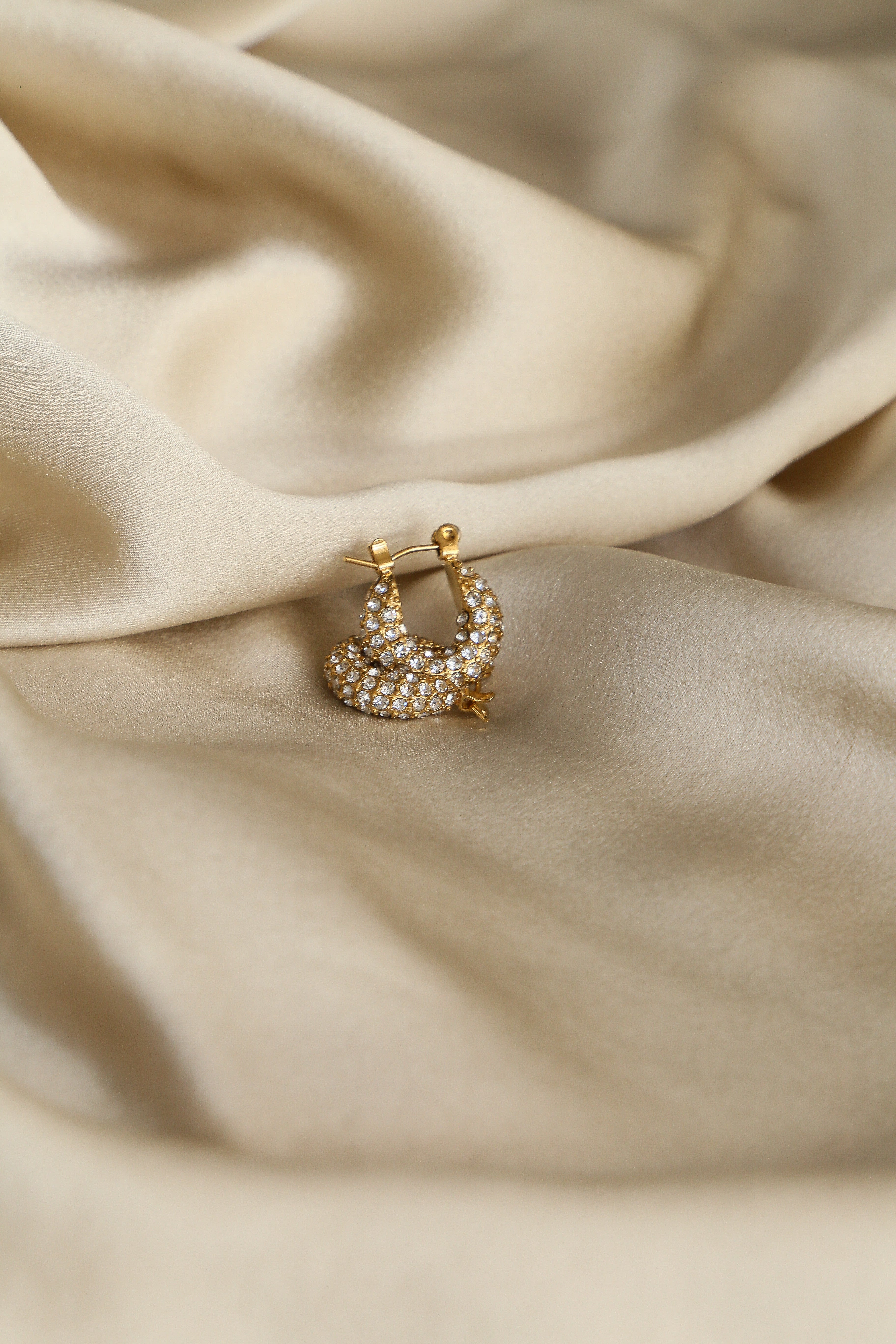 Perrie Huggies - Boutique Minimaliste has waterproof, durable, elegant and vintage inspired jewelry