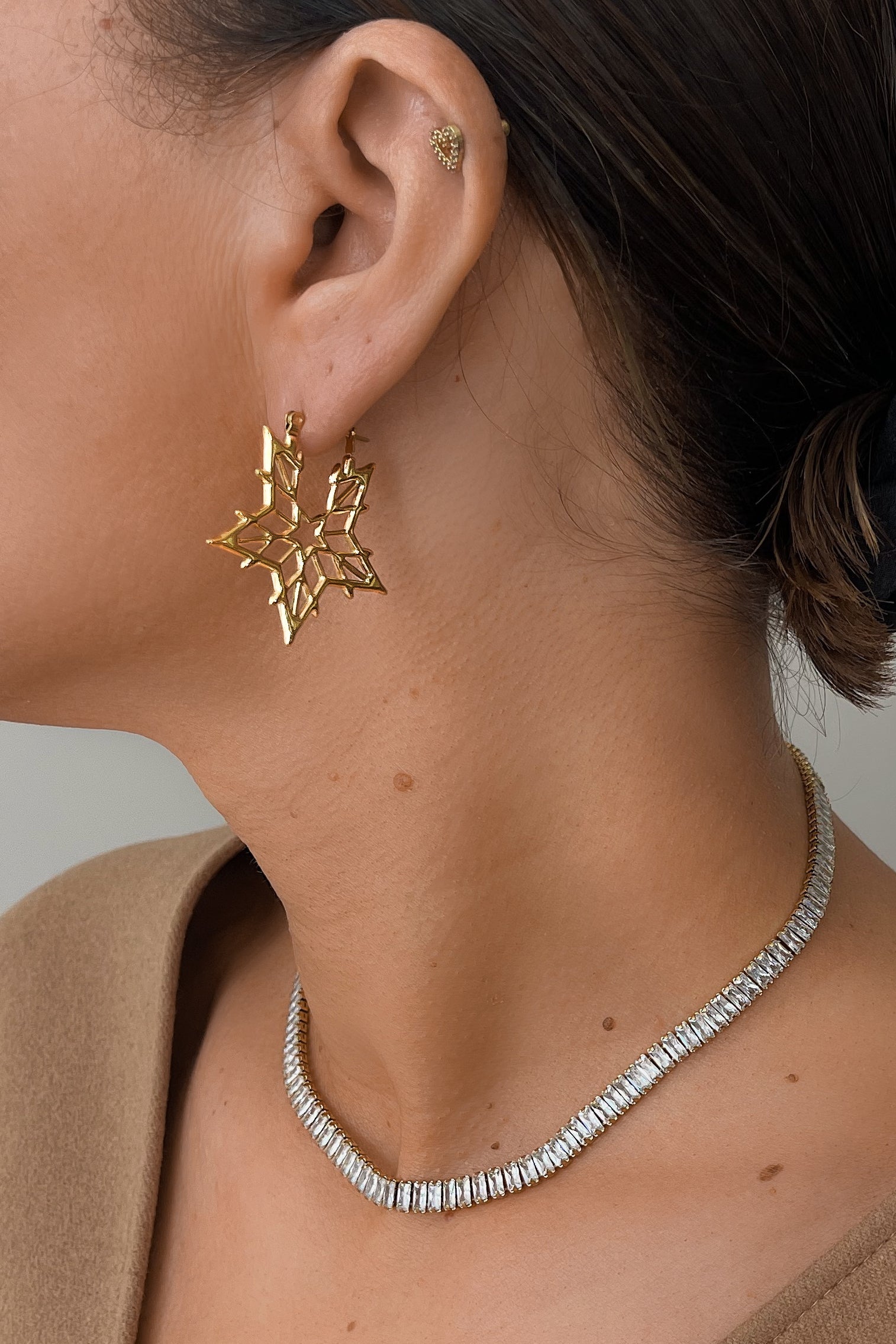 Polly Hoops - Boutique Minimaliste has waterproof, durable, elegant and vintage inspired jewelry