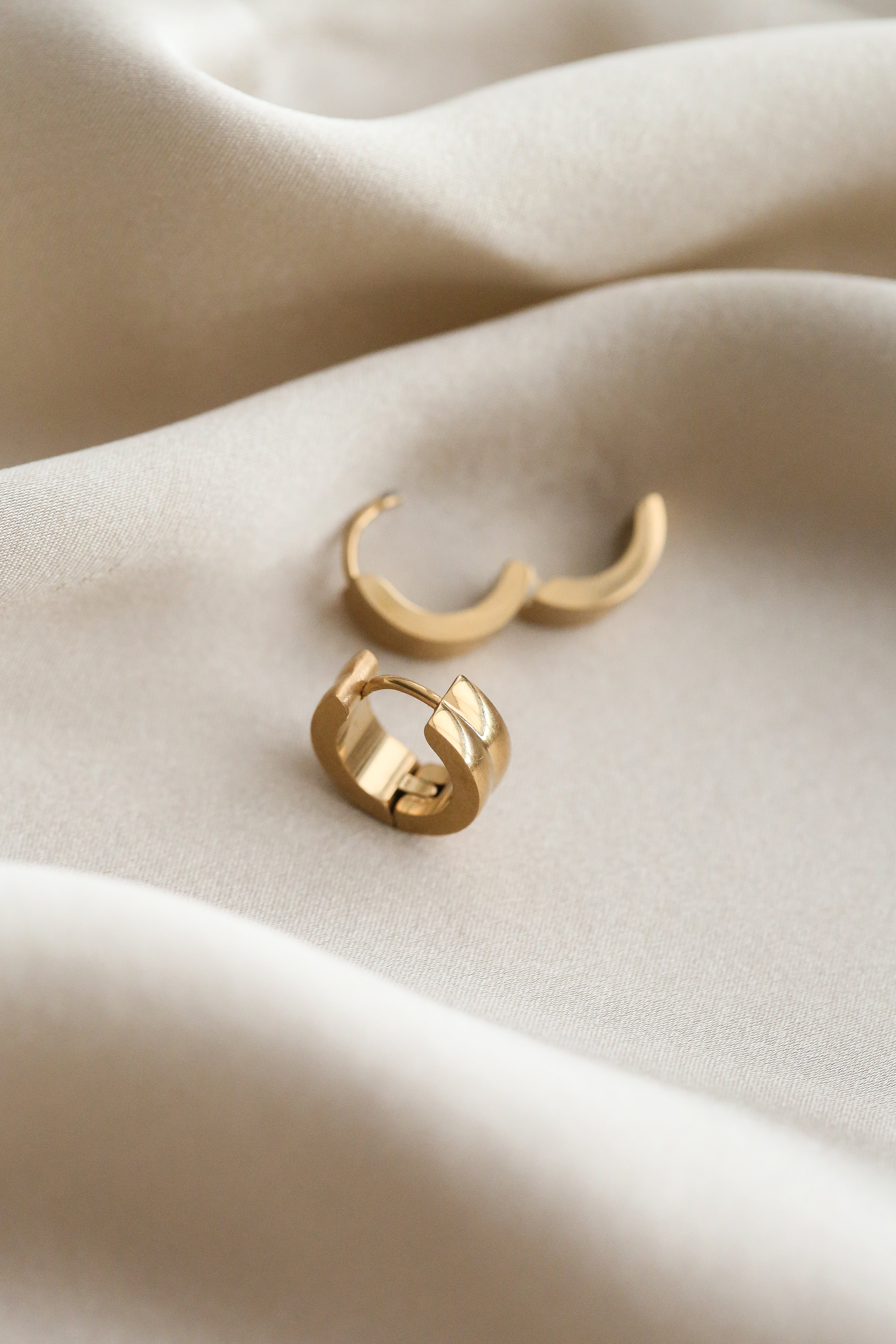 Prima Hoop Earrings - Boutique Minimaliste has waterproof, durable, elegant and vintage inspired jewelry