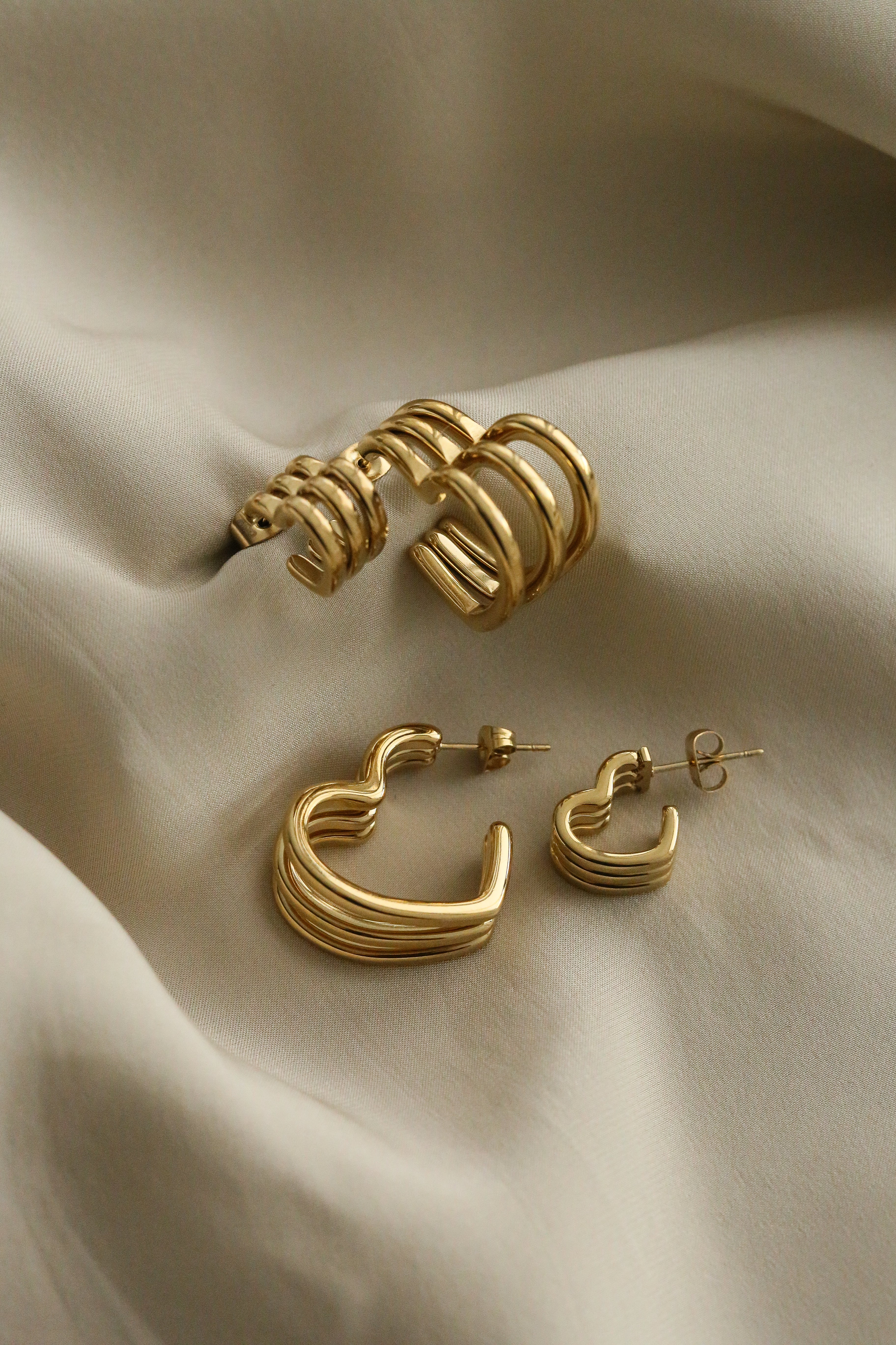 Rachel Hoops - Boutique Minimaliste has waterproof, durable, elegant and vintage inspired jewelry