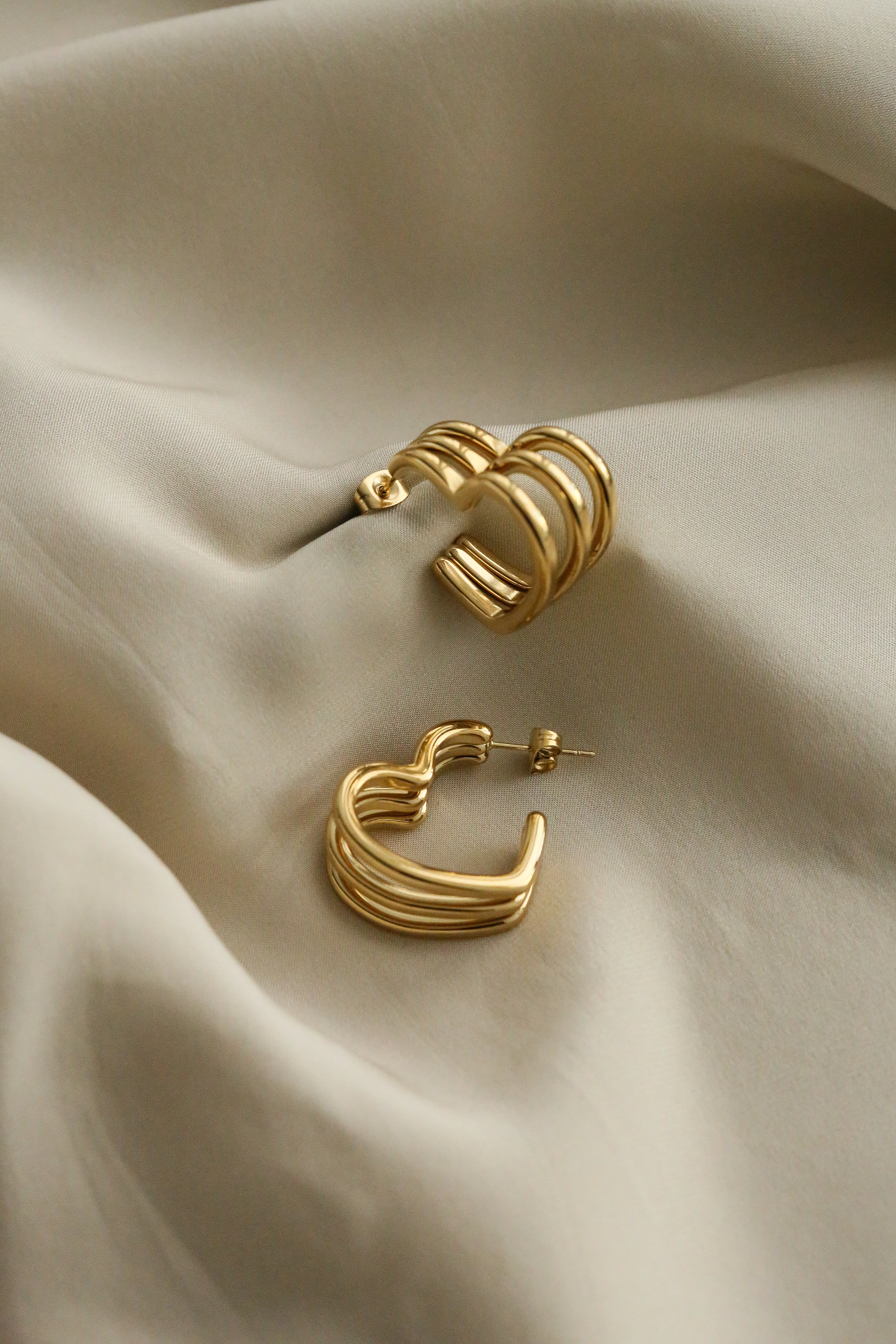 Rachel Hoops - Boutique Minimaliste has waterproof, durable, elegant and vintage inspired jewelry