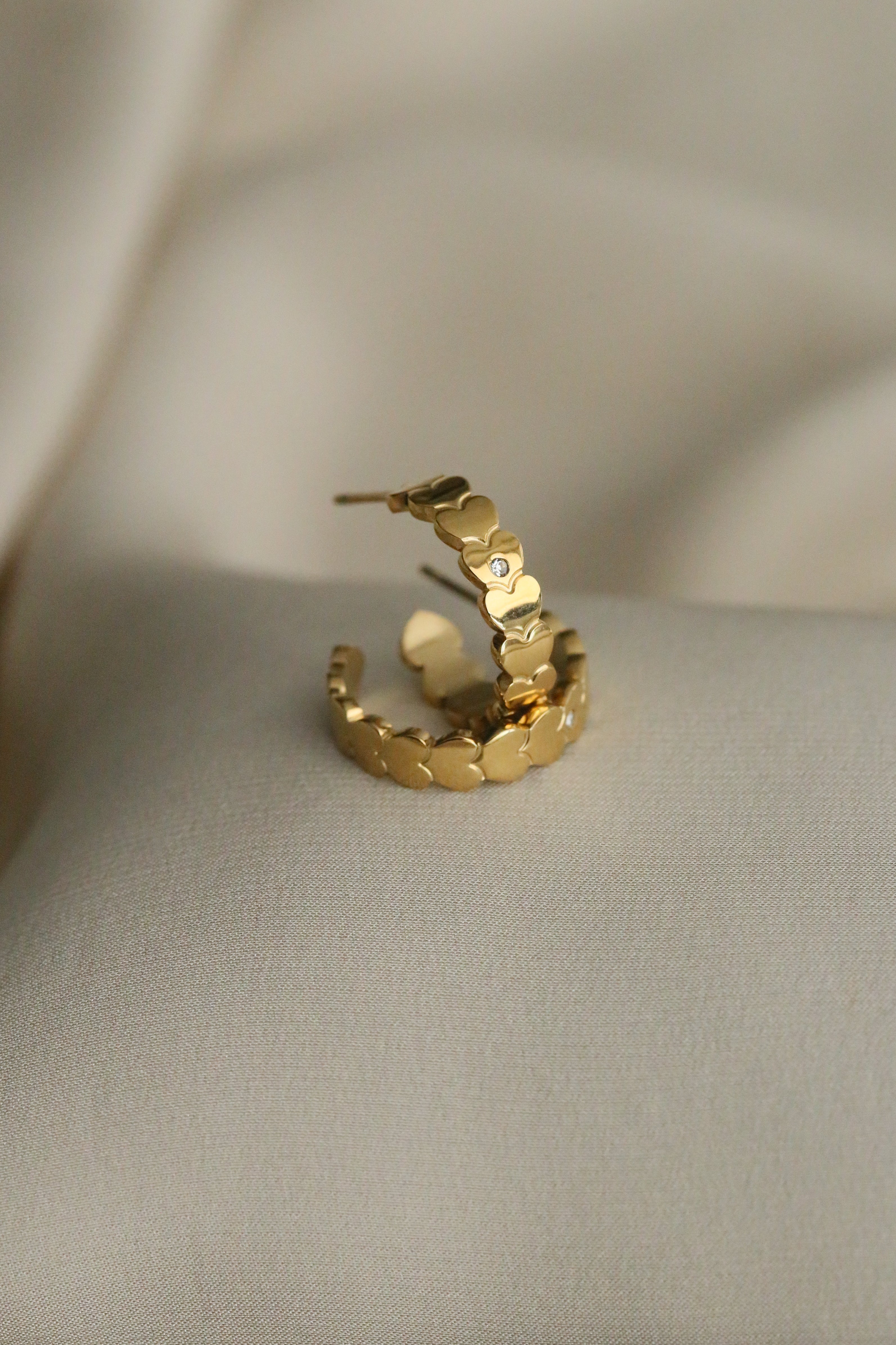 Riri Hoops - Boutique Minimaliste has waterproof, durable, elegant and vintage inspired jewelry