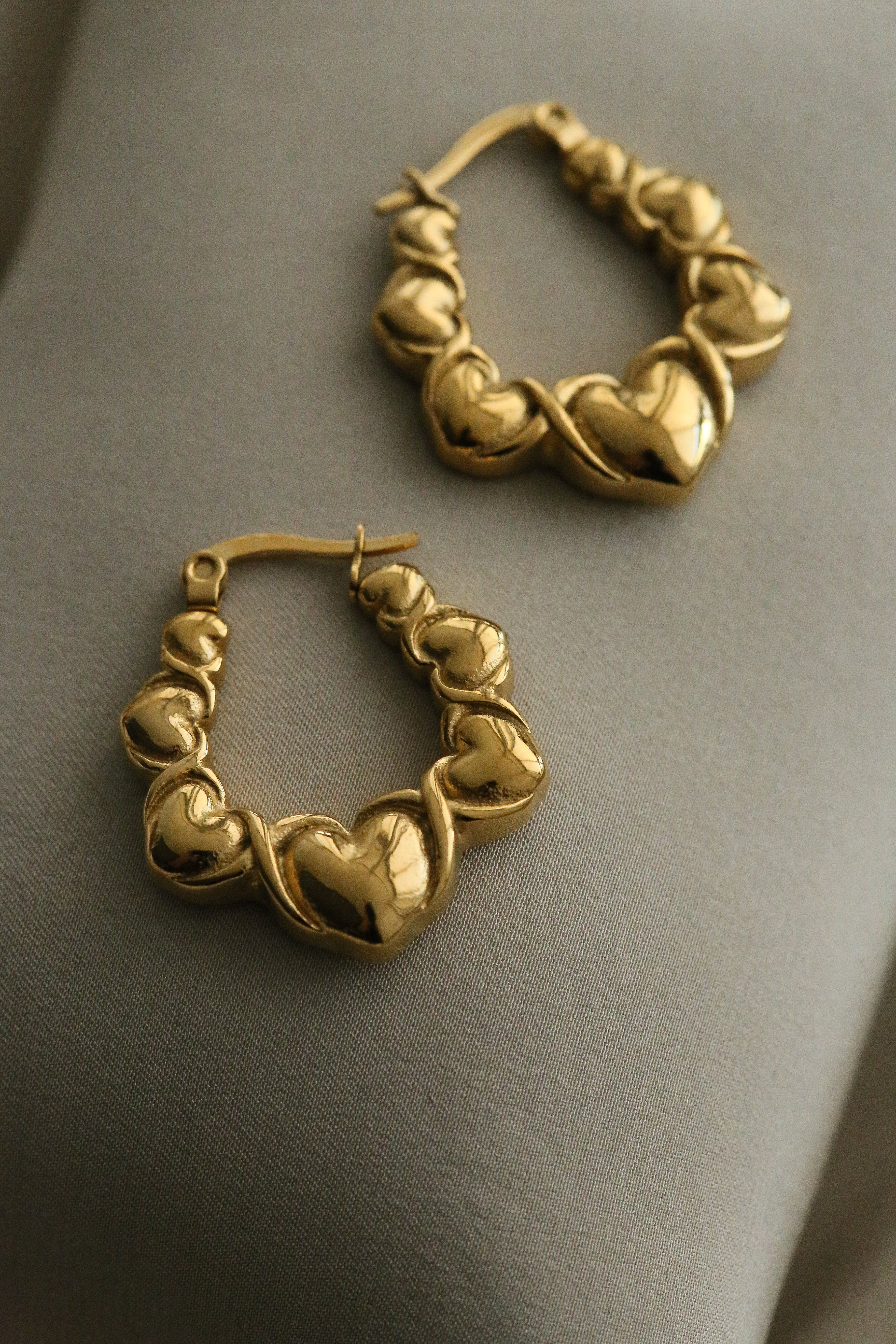 Rita Hoops - Boutique Minimaliste has waterproof, durable, elegant and vintage inspired jewelry