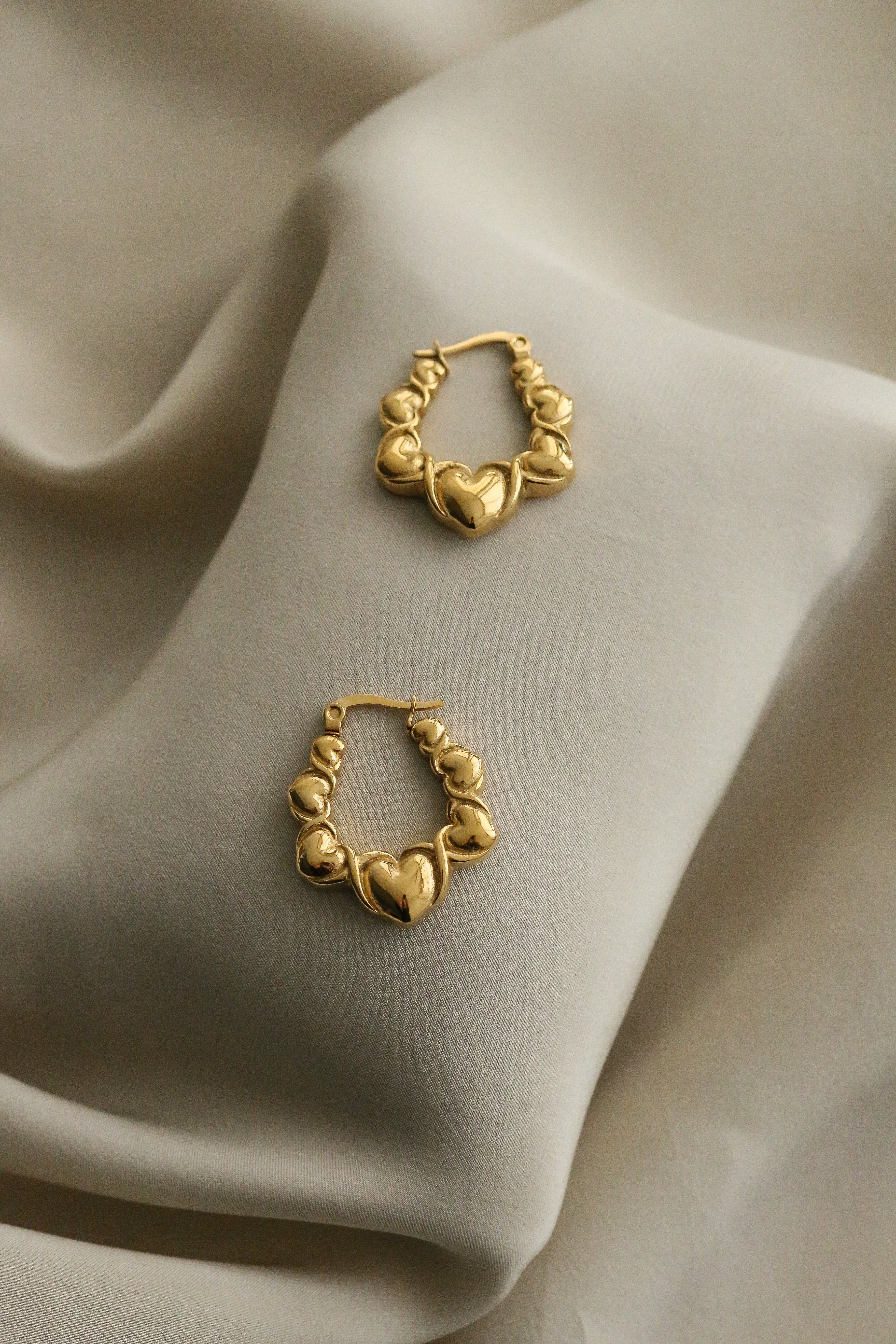Rita Hoops - Boutique Minimaliste has waterproof, durable, elegant and vintage inspired jewelry