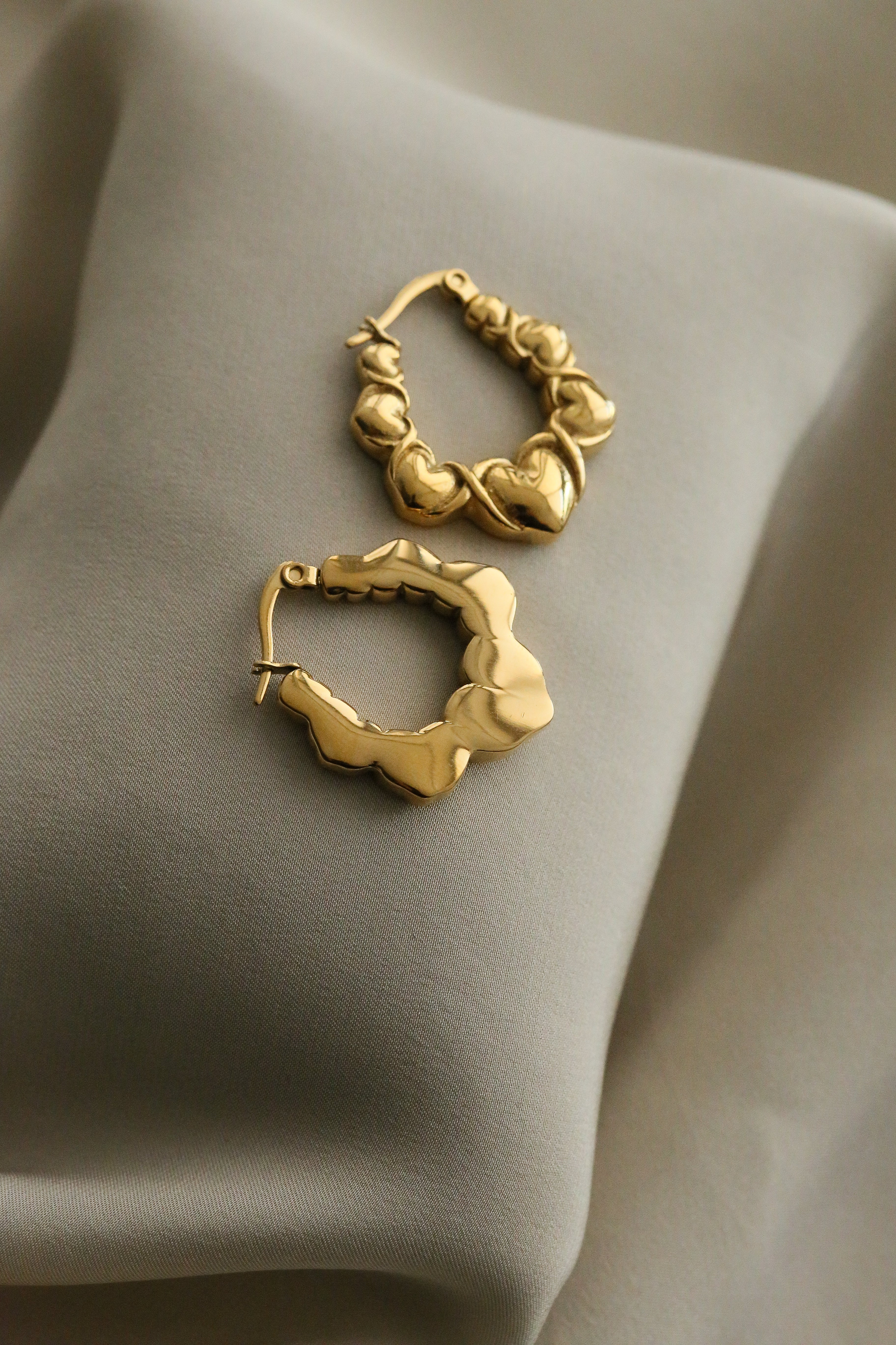 Rita Hoops - Boutique Minimaliste has waterproof, durable, elegant and vintage inspired jewelry