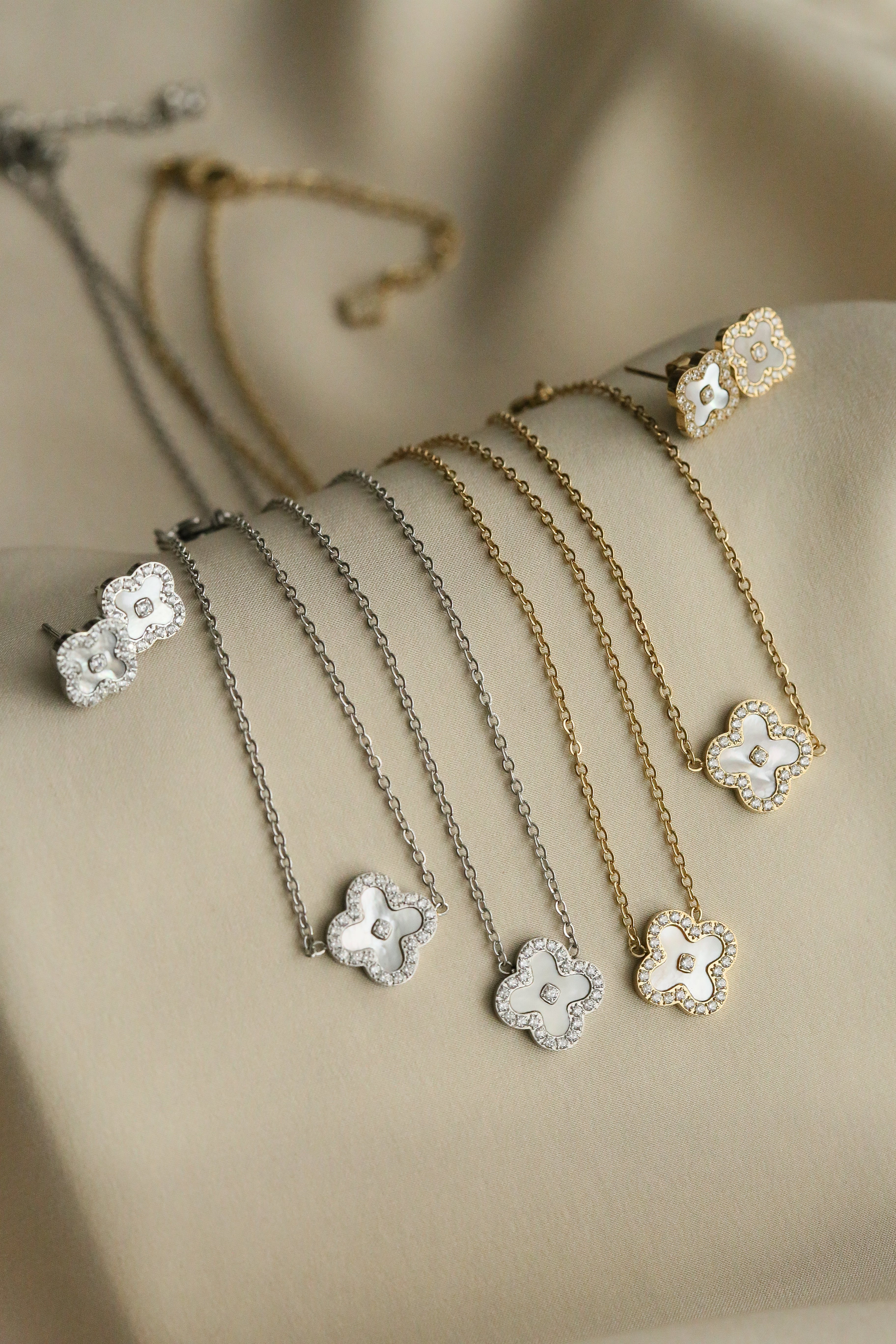 Roma Necklace - Boutique Minimaliste has waterproof, durable, elegant and vintage inspired jewelry