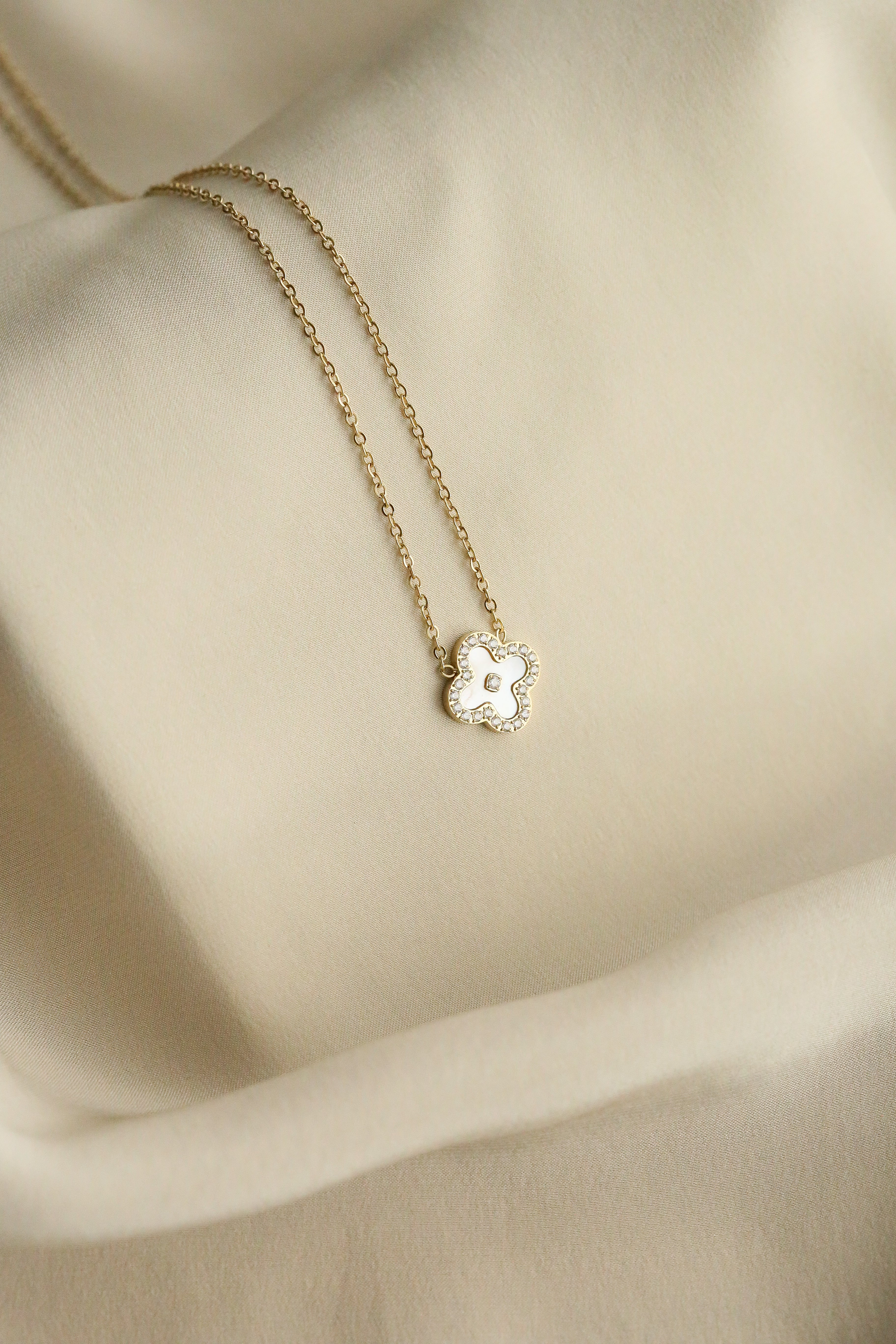 Roma Necklace - Boutique Minimaliste has waterproof, durable, elegant and vintage inspired jewelry