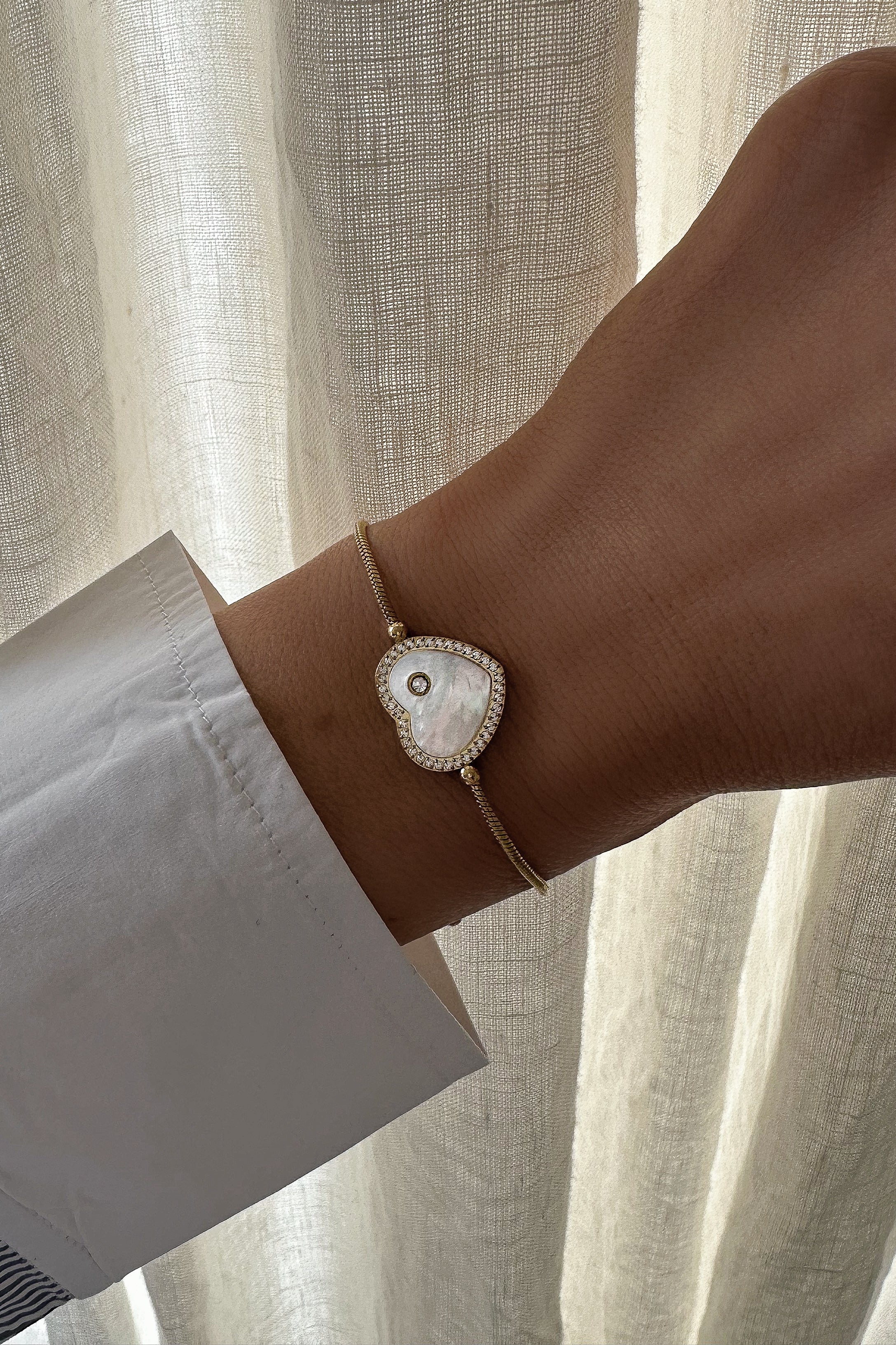 Rue Bracelet - Boutique Minimaliste has waterproof, durable, elegant and vintage inspired jewelry