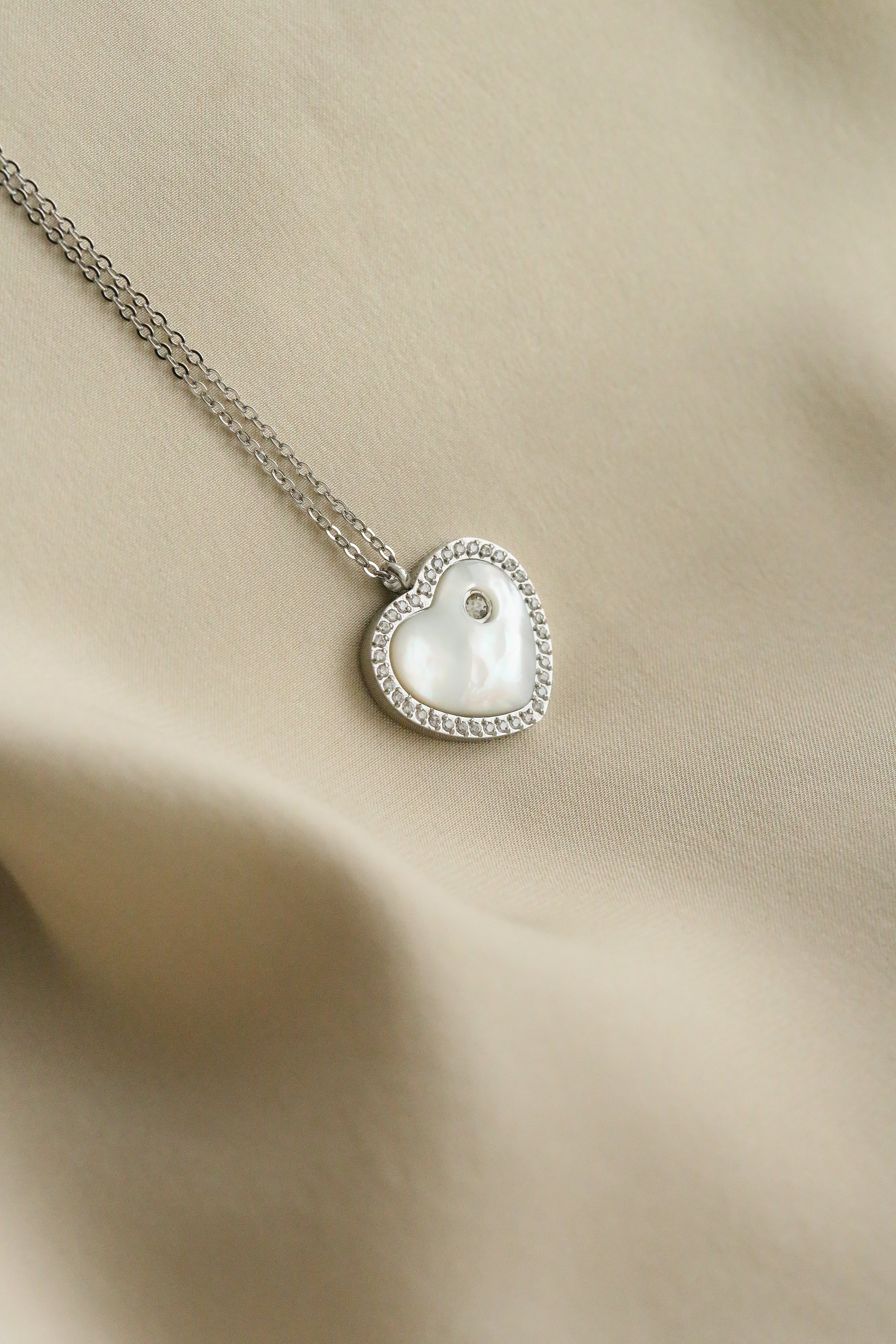 Rue Necklace - Boutique Minimaliste has waterproof, durable, elegant and vintage inspired jewelry
