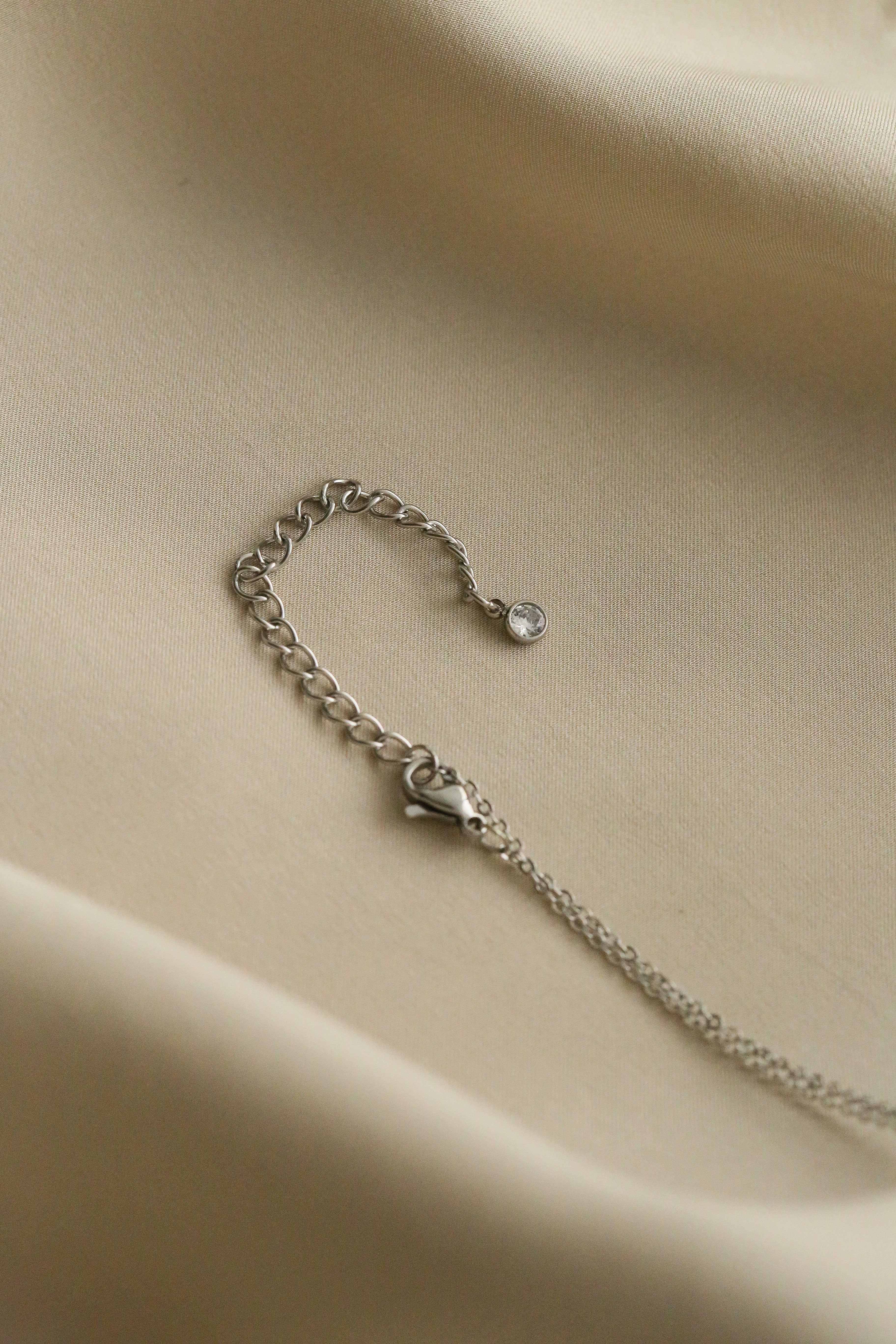Rue Necklace - Boutique Minimaliste has waterproof, durable, elegant and vintage inspired jewelry