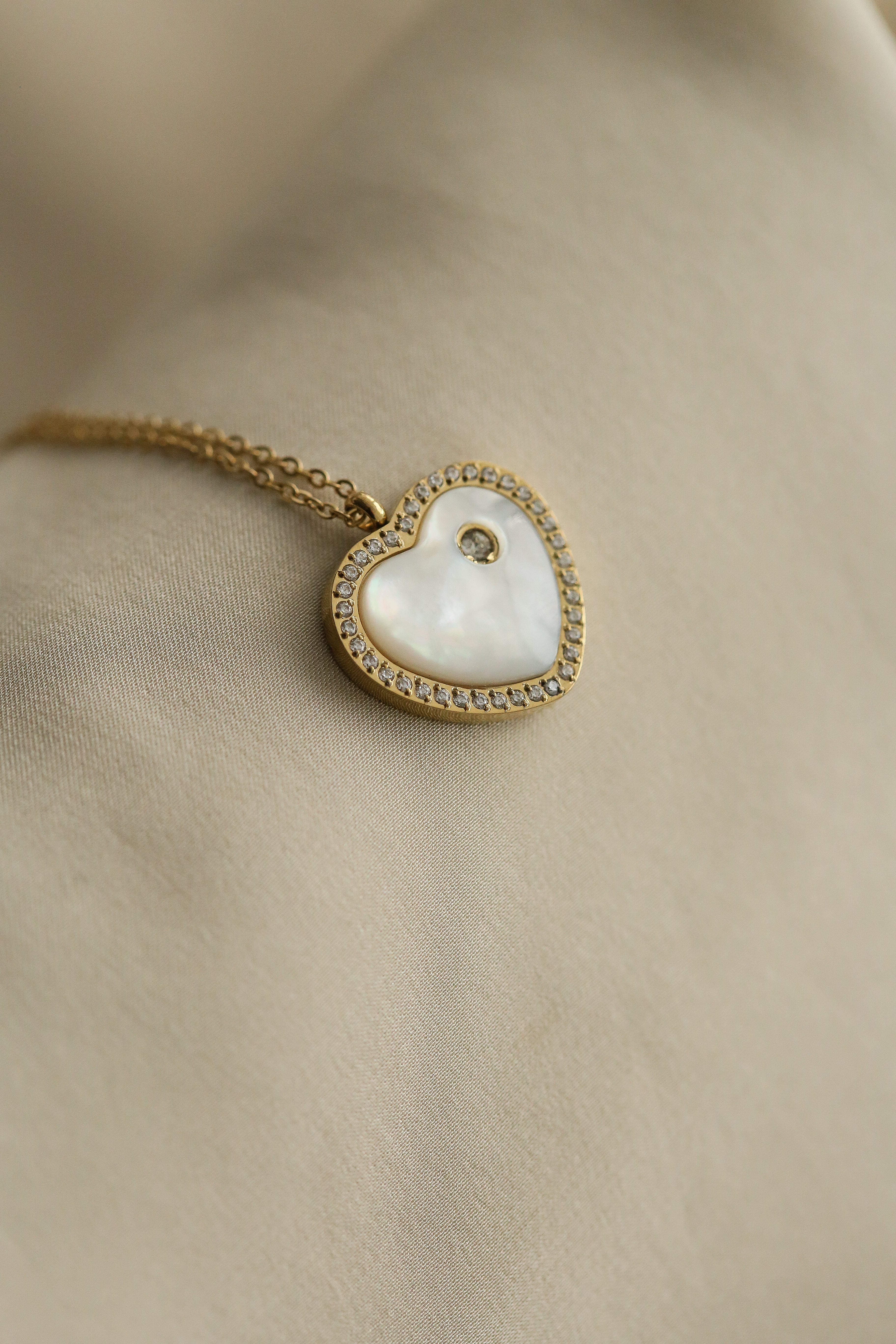 Rue Necklace - Boutique Minimaliste has waterproof, durable, elegant and vintage inspired jewelry
