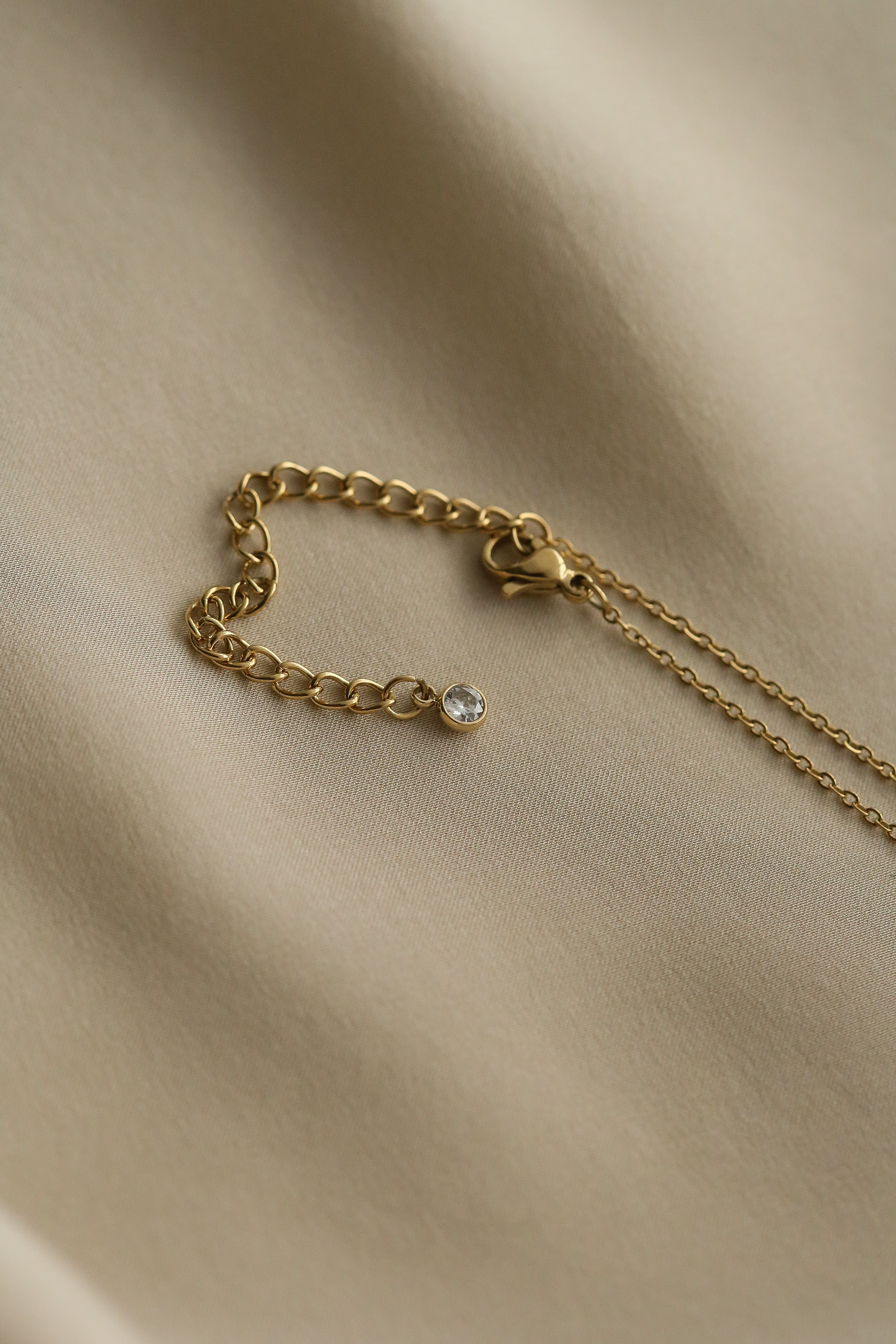 Rue Necklace - Boutique Minimaliste has waterproof, durable, elegant and vintage inspired jewelry