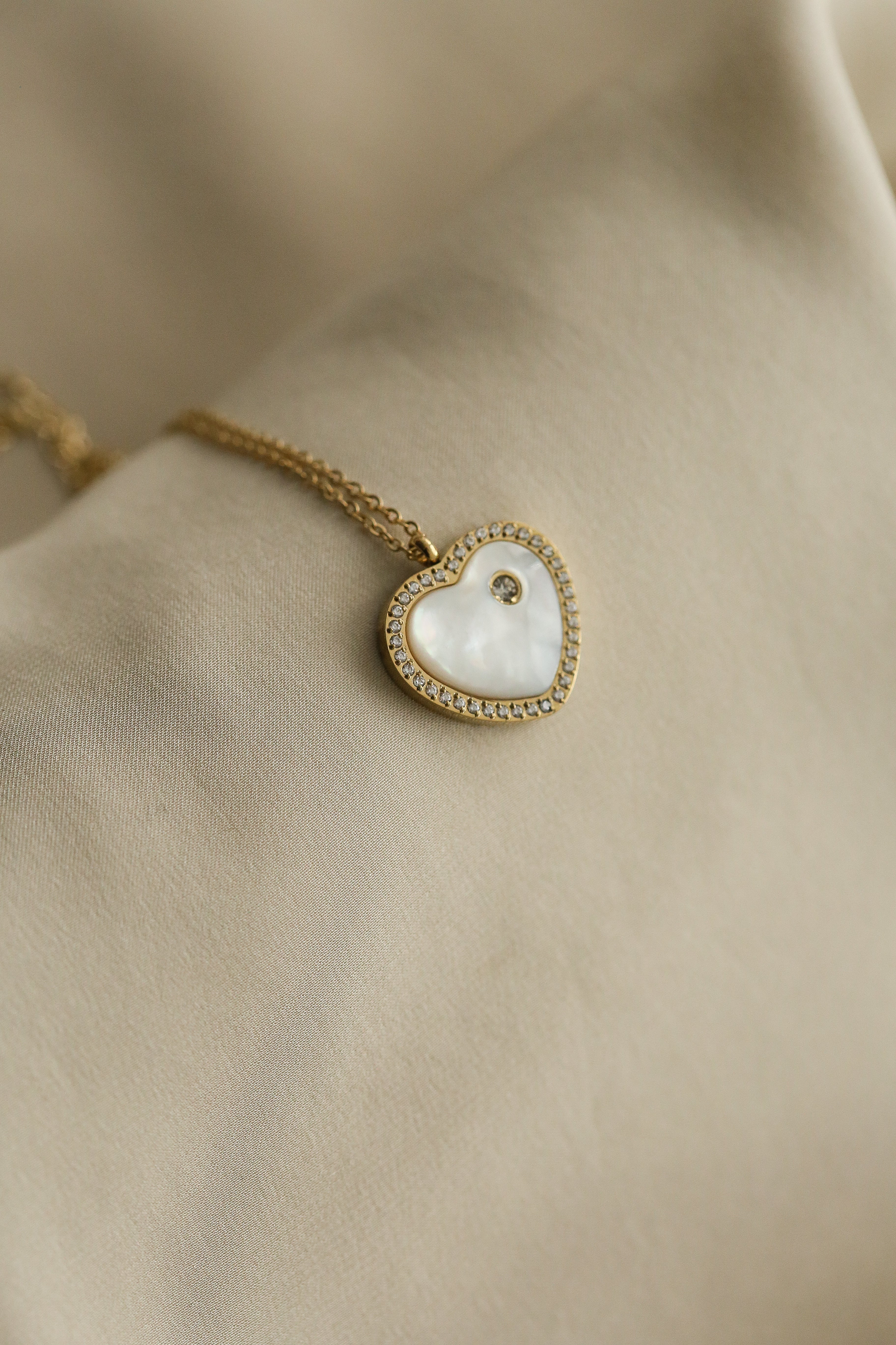 Rue Necklace - Boutique Minimaliste has waterproof, durable, elegant and vintage inspired jewelry
