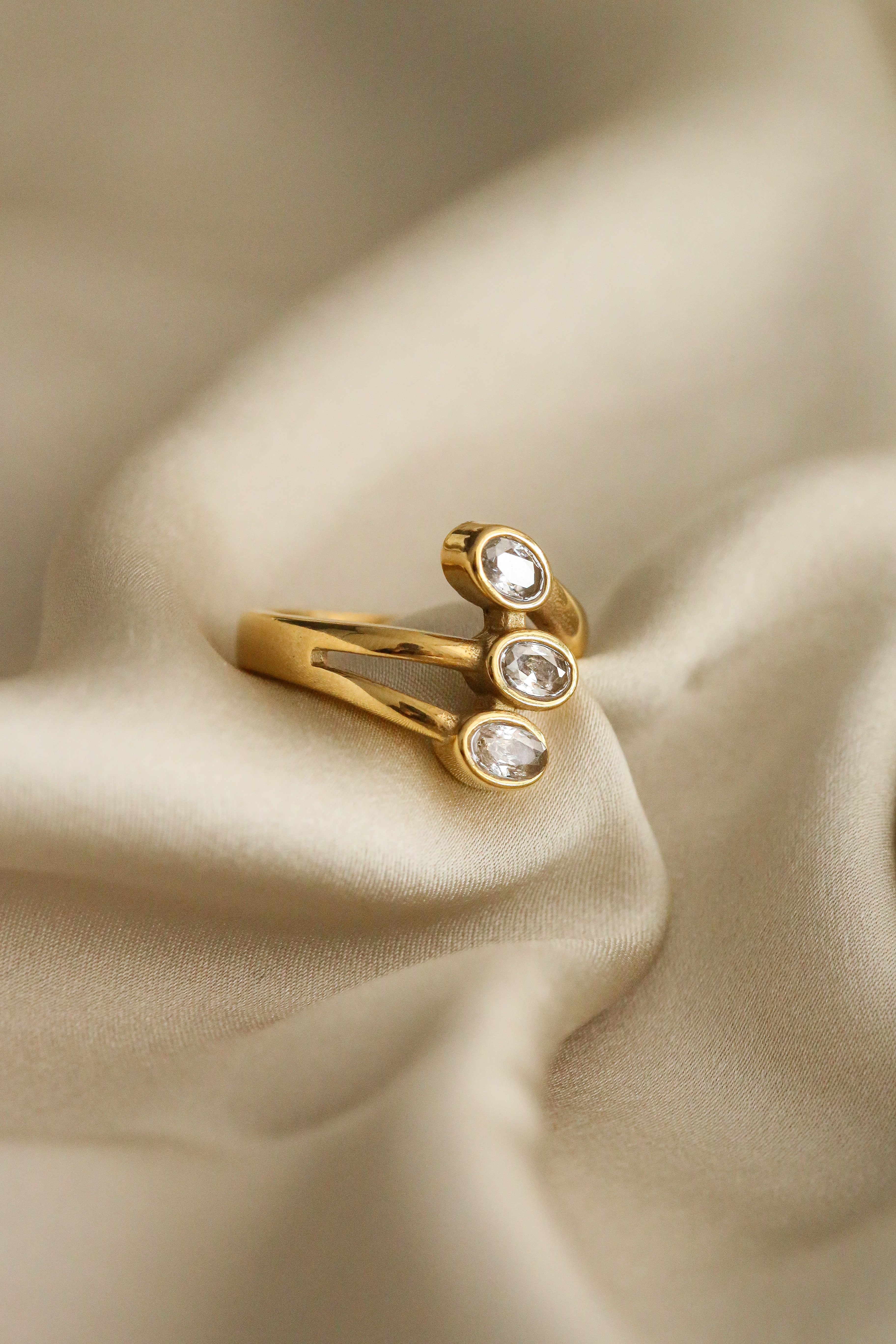 Scarlet Ring - Boutique Minimaliste has waterproof, durable, elegant and vintage inspired jewelry