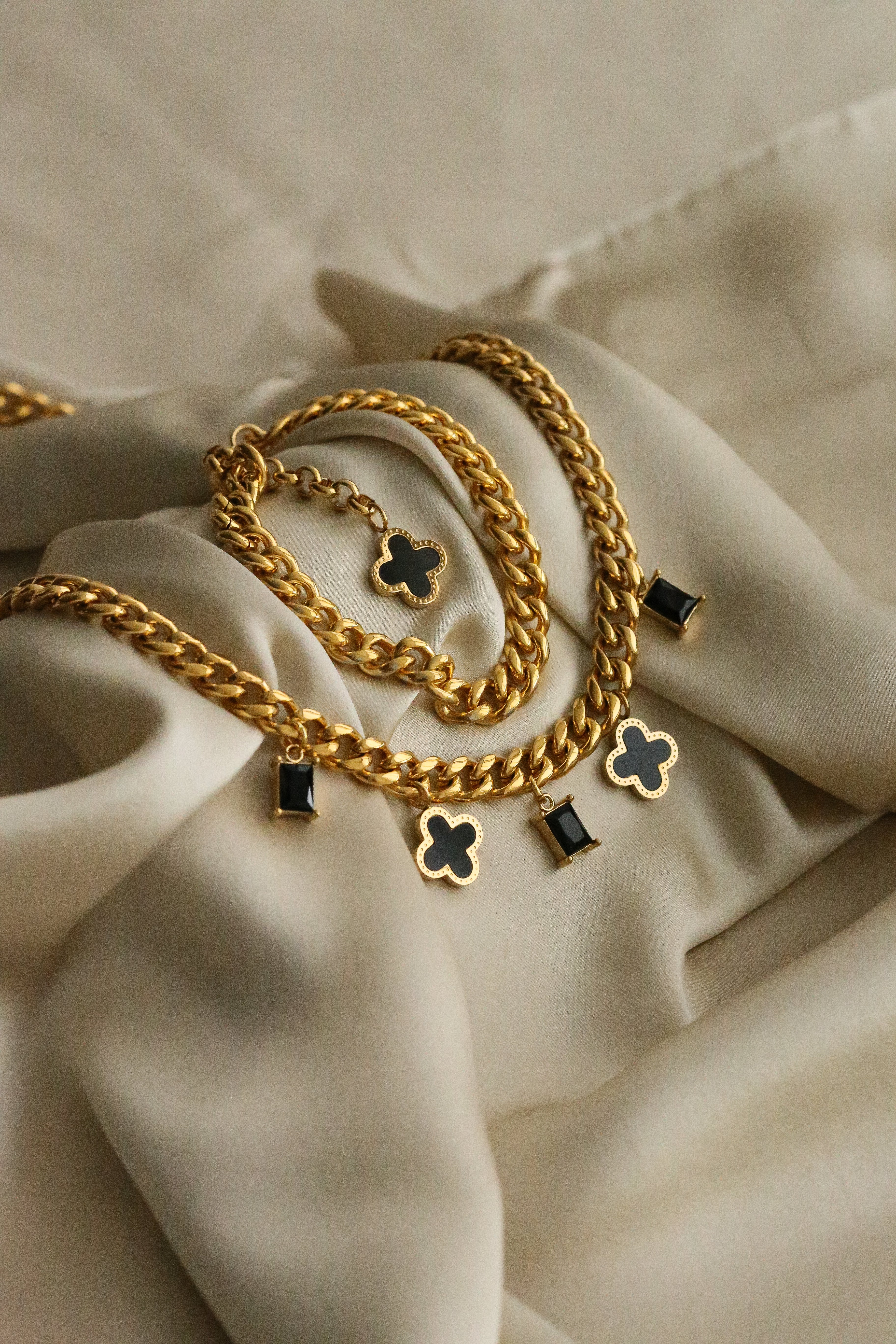 Sienna Bracelet - Boutique Minimaliste has waterproof, durable, elegant and vintage inspired jewelry