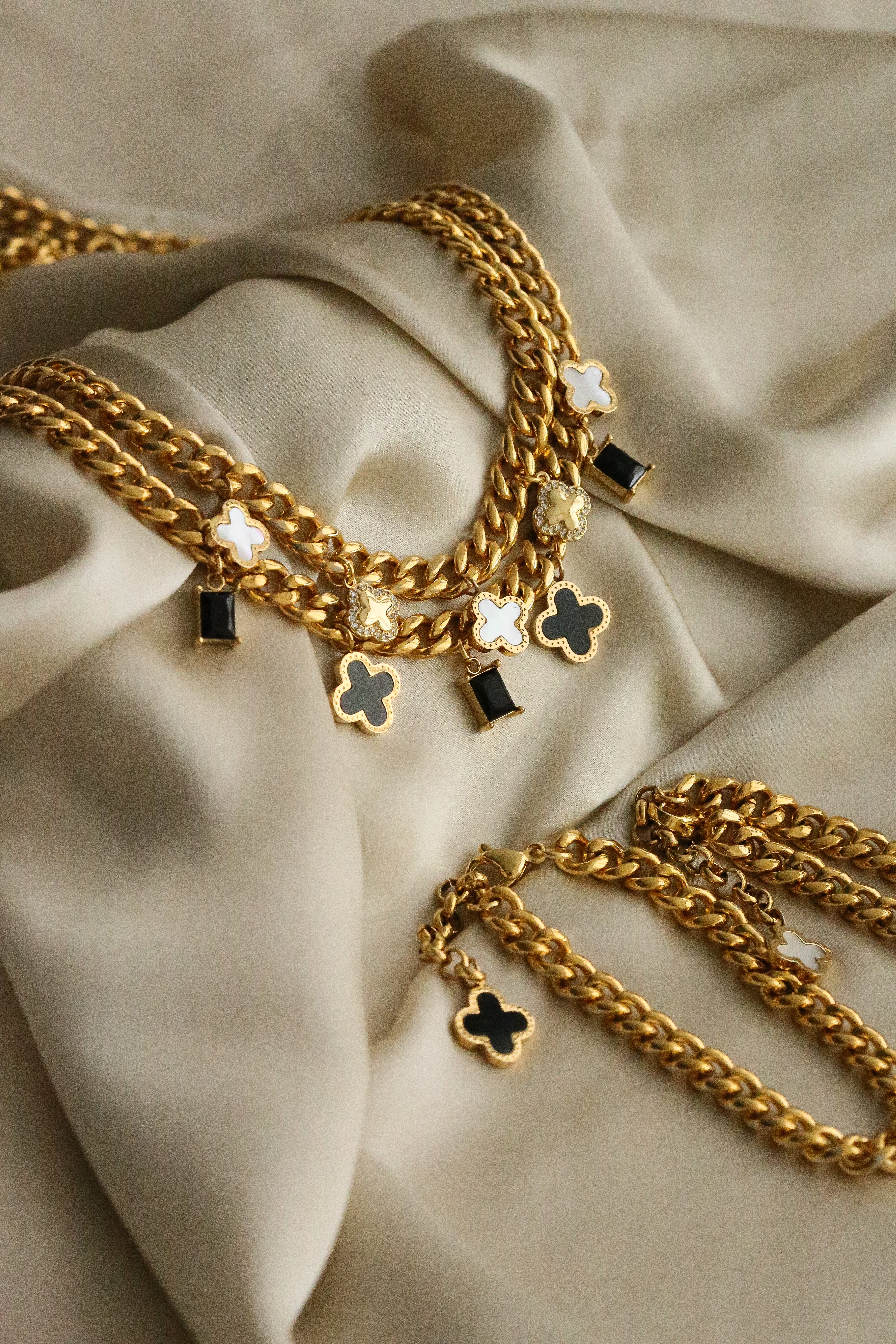 Sienna Bracelet - Boutique Minimaliste has waterproof, durable, elegant and vintage inspired jewelry