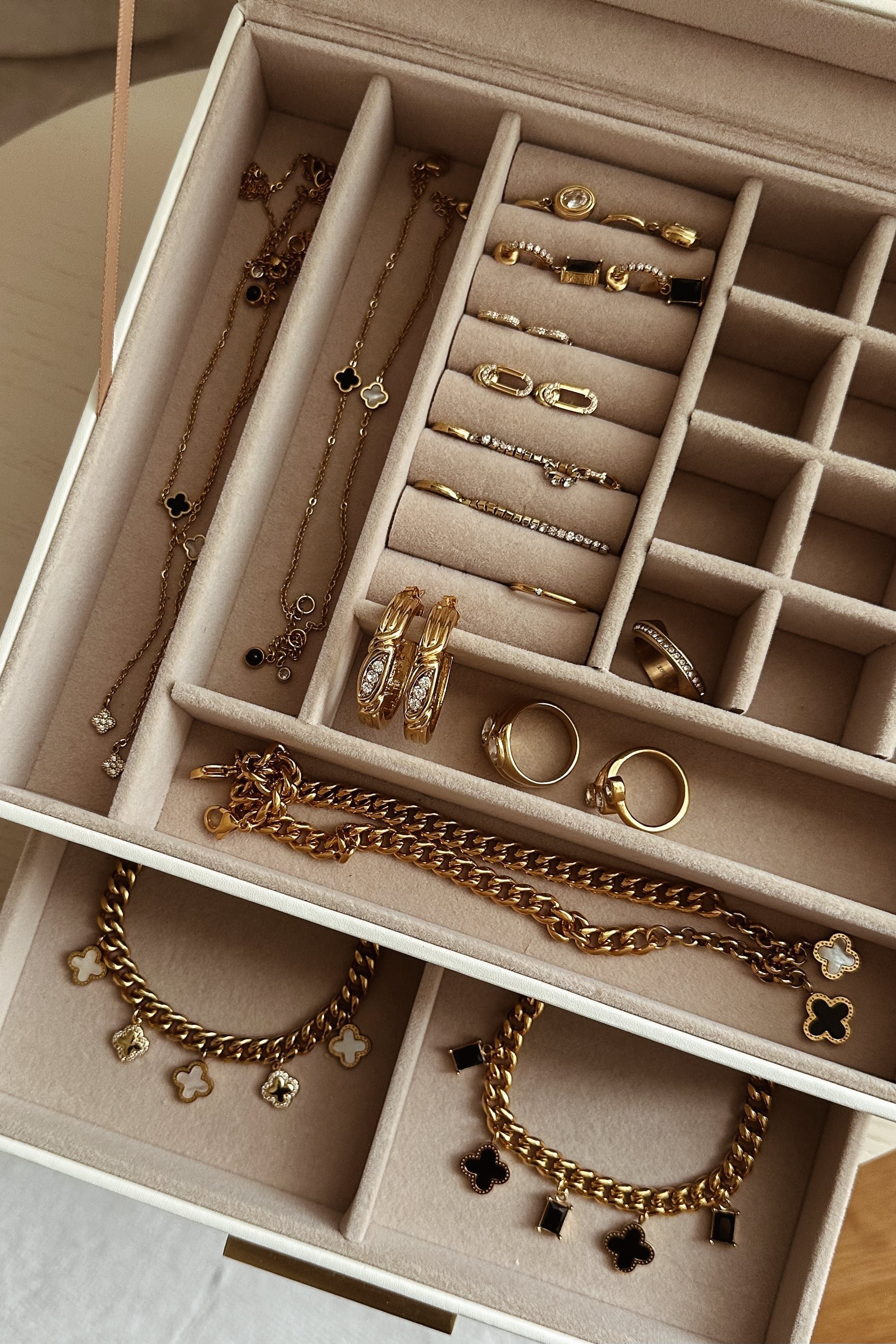 Sienna Bracelet - Boutique Minimaliste has waterproof, durable, elegant and vintage inspired jewelry