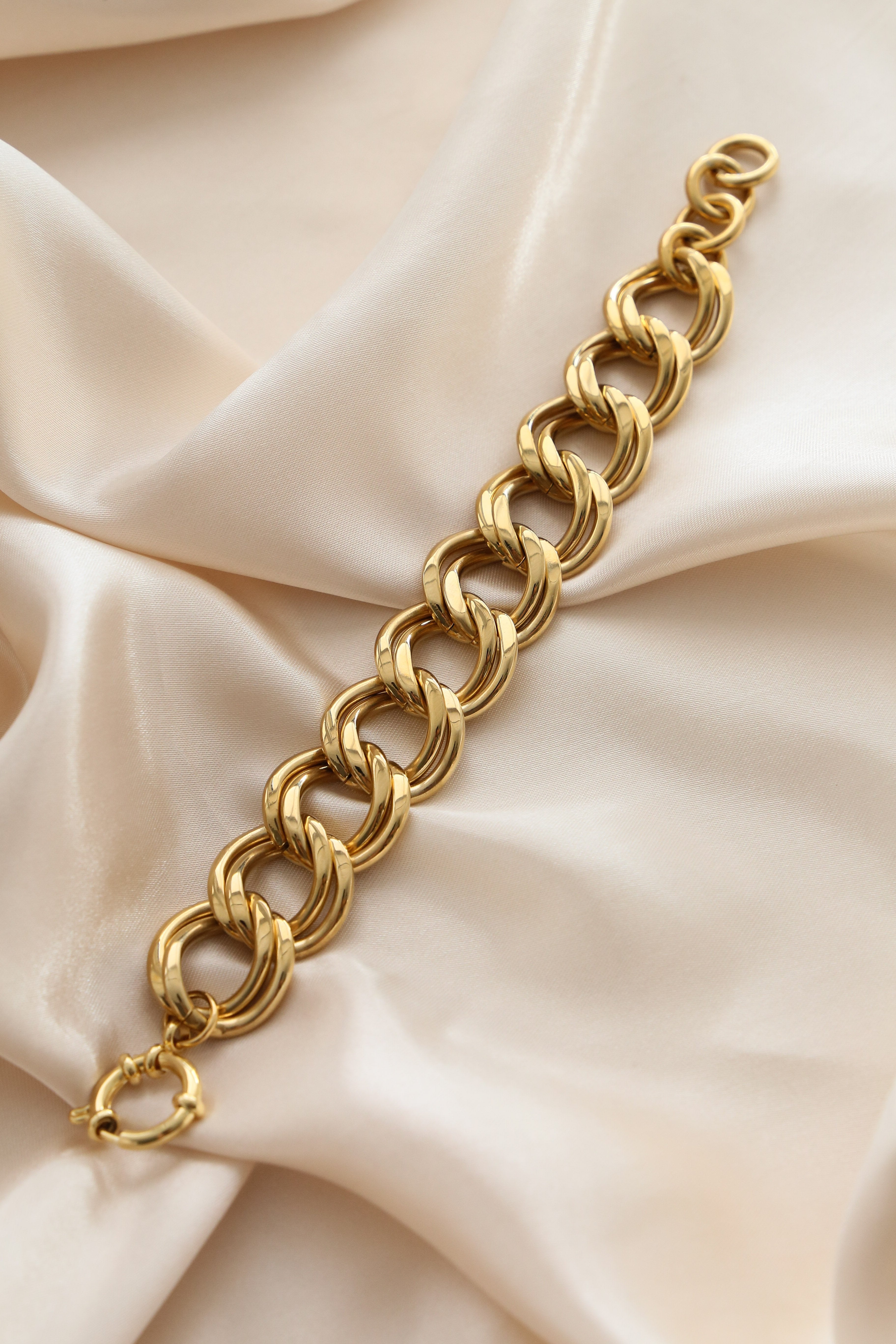 Sol Bracelet - Boutique Minimaliste has waterproof, durable, elegant and vintage inspired jewelry