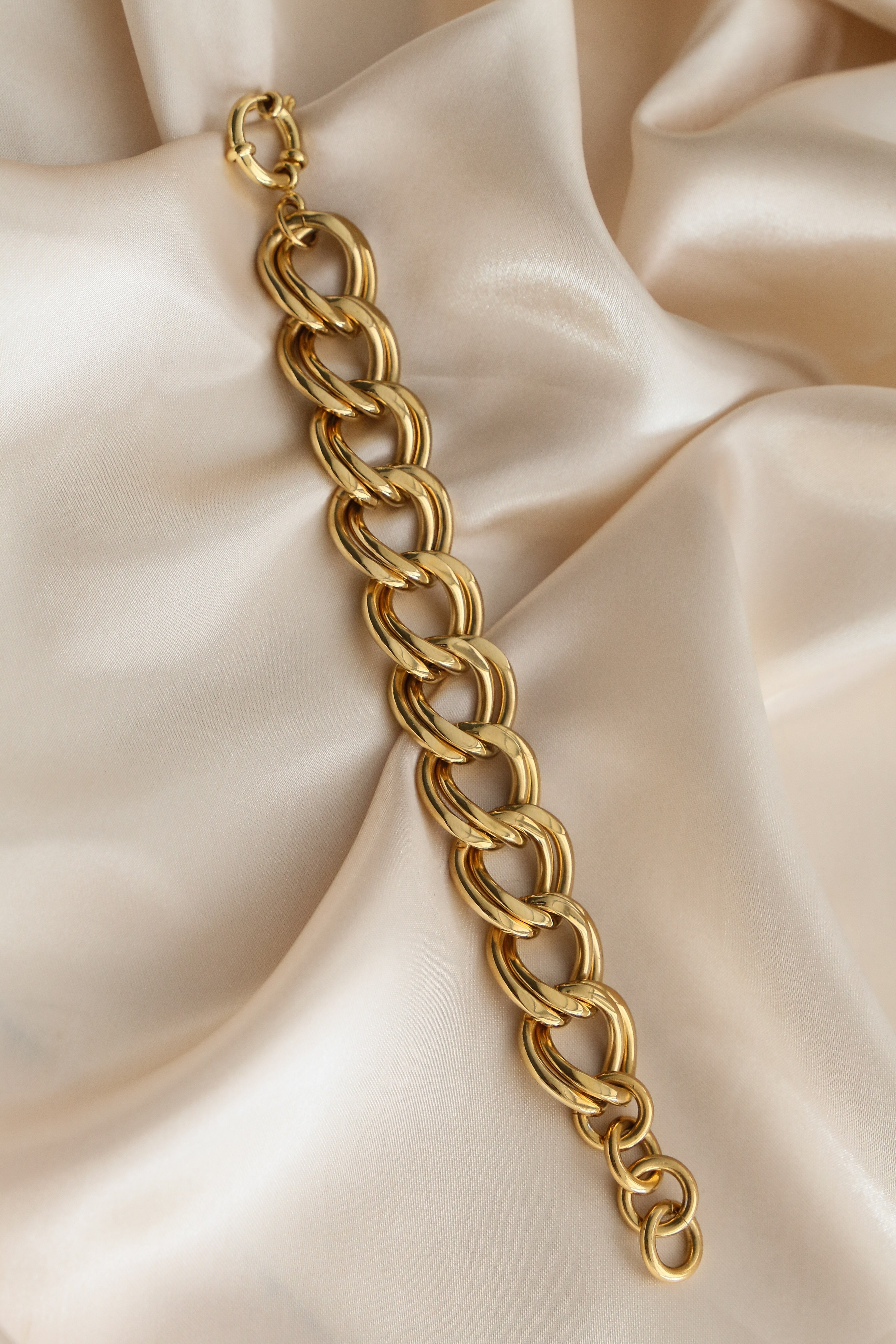 Sol Bracelet - Boutique Minimaliste has waterproof, durable, elegant and vintage inspired jewelry