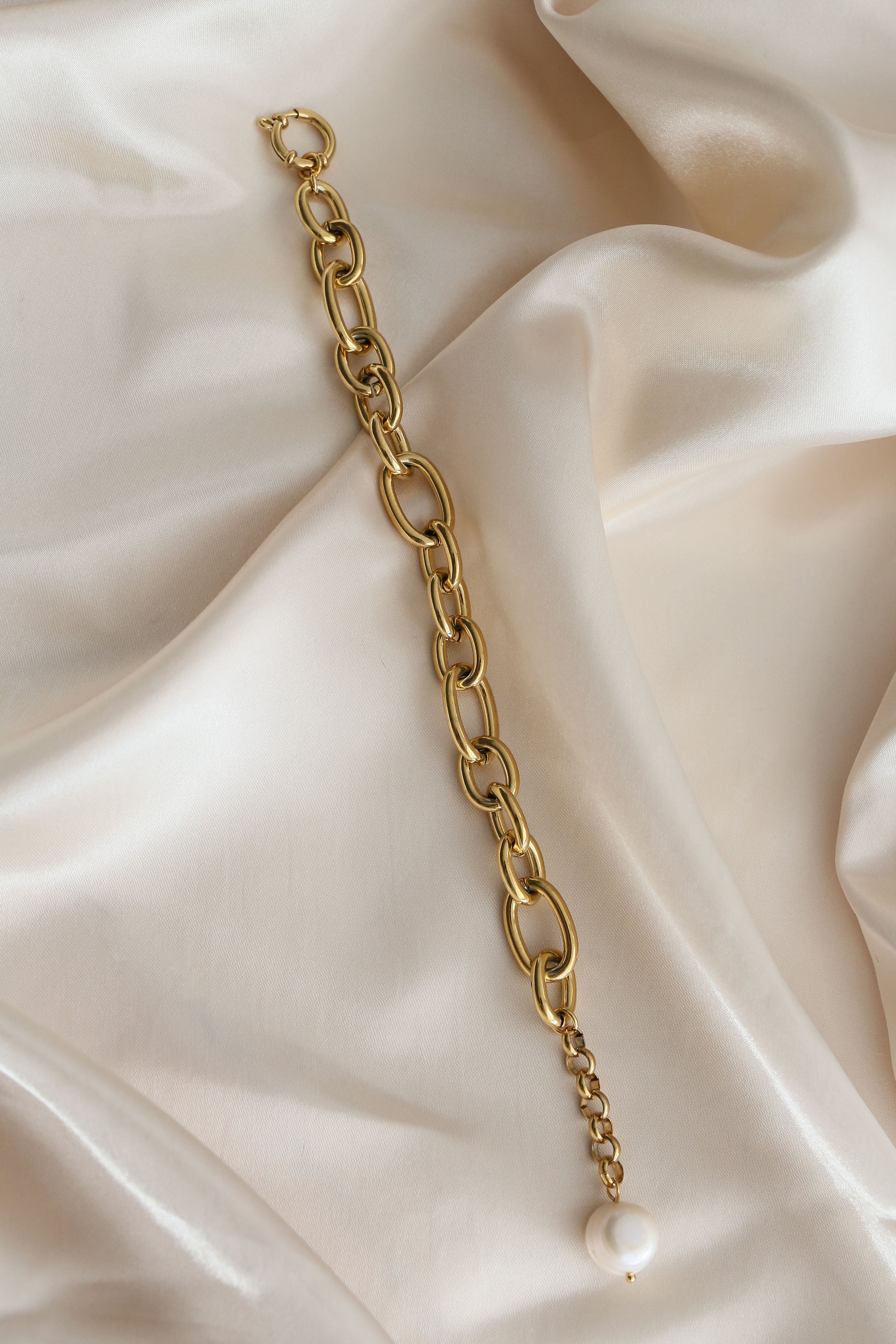 Sunlight Bracelet - Boutique Minimaliste has waterproof, durable, elegant and vintage inspired jewelry