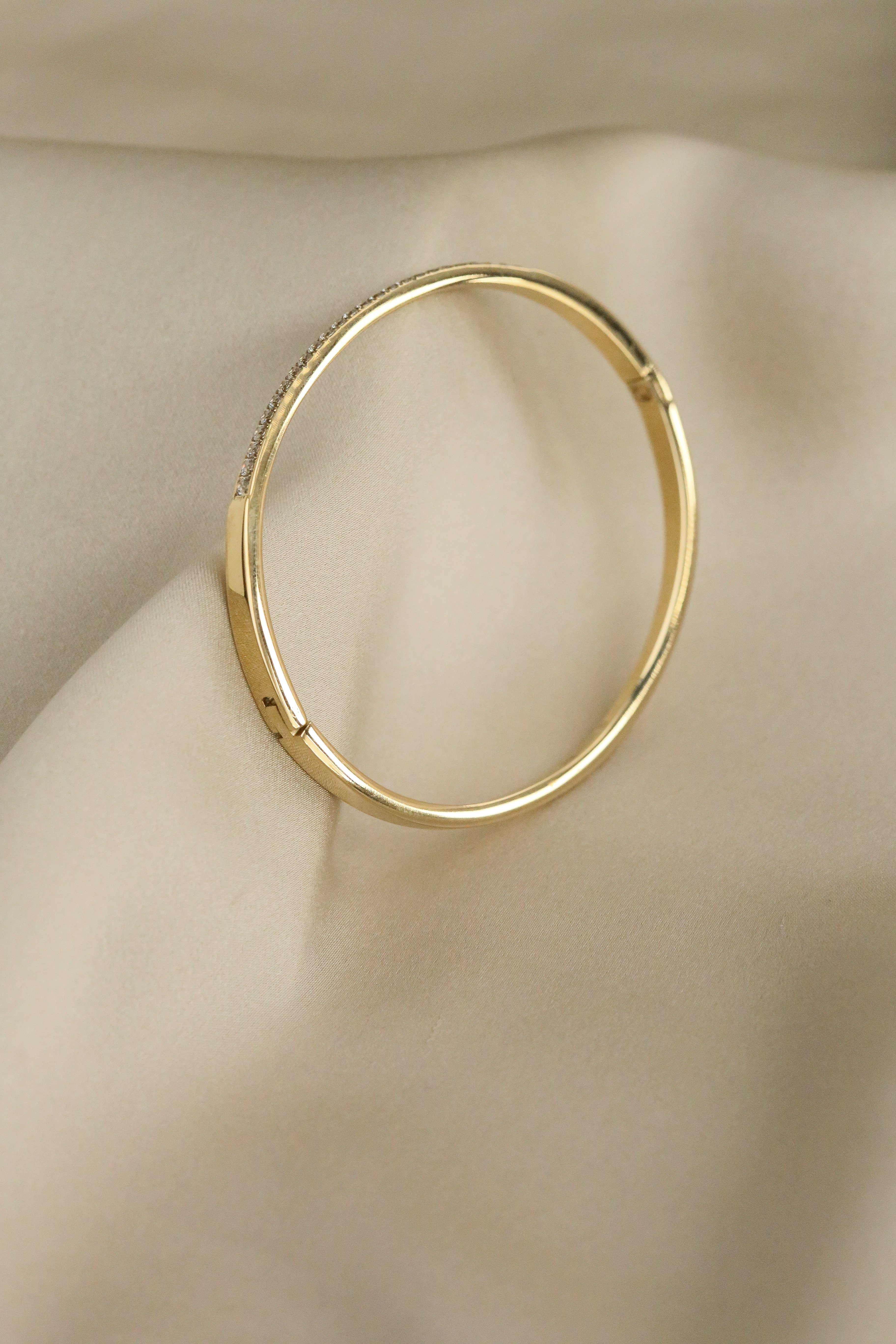 Tara Cuff - Boutique Minimaliste has waterproof, durable, elegant and vintage inspired jewelry