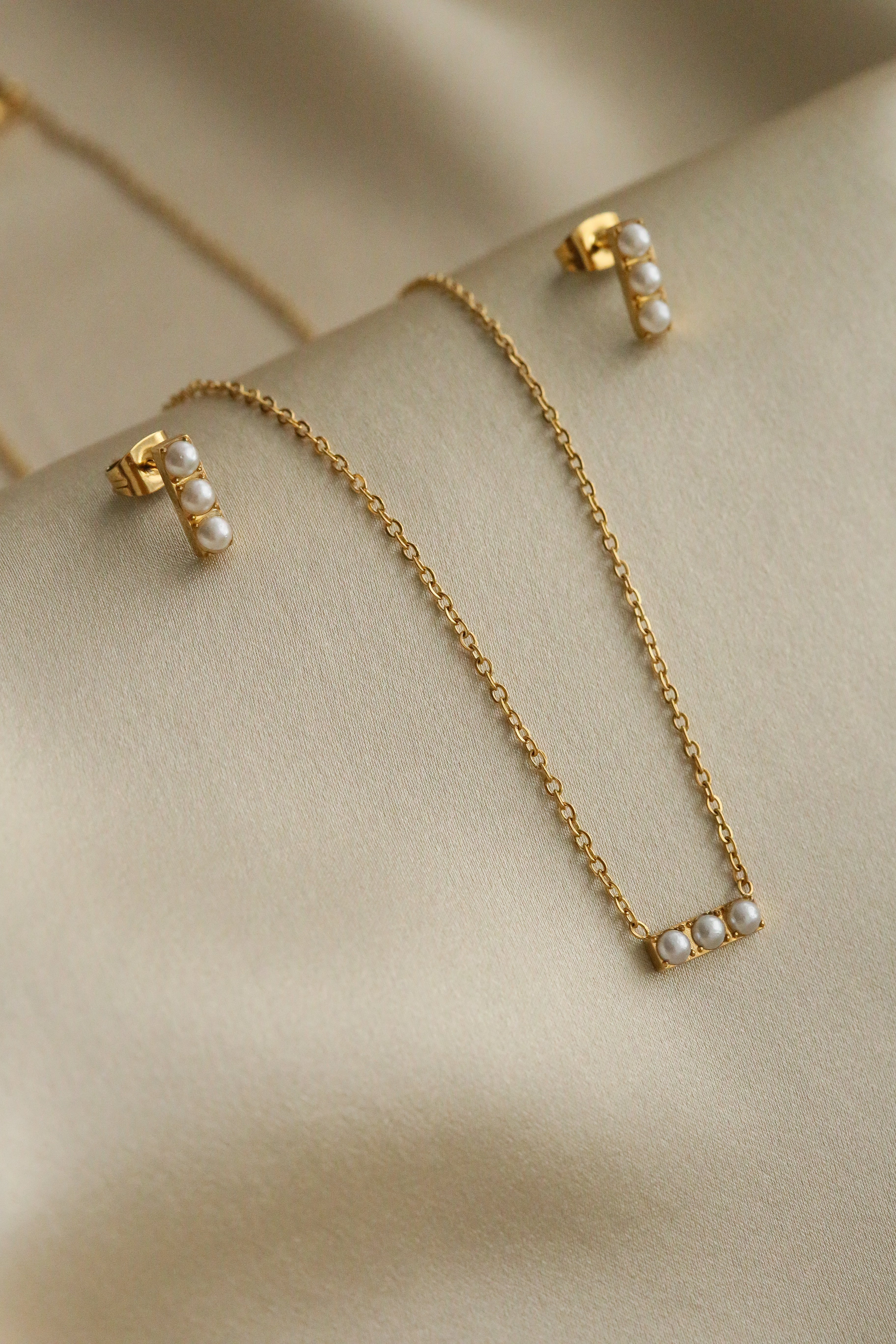 Teresa Necklace - Boutique Minimaliste has waterproof, durable, elegant and vintage inspired jewelry