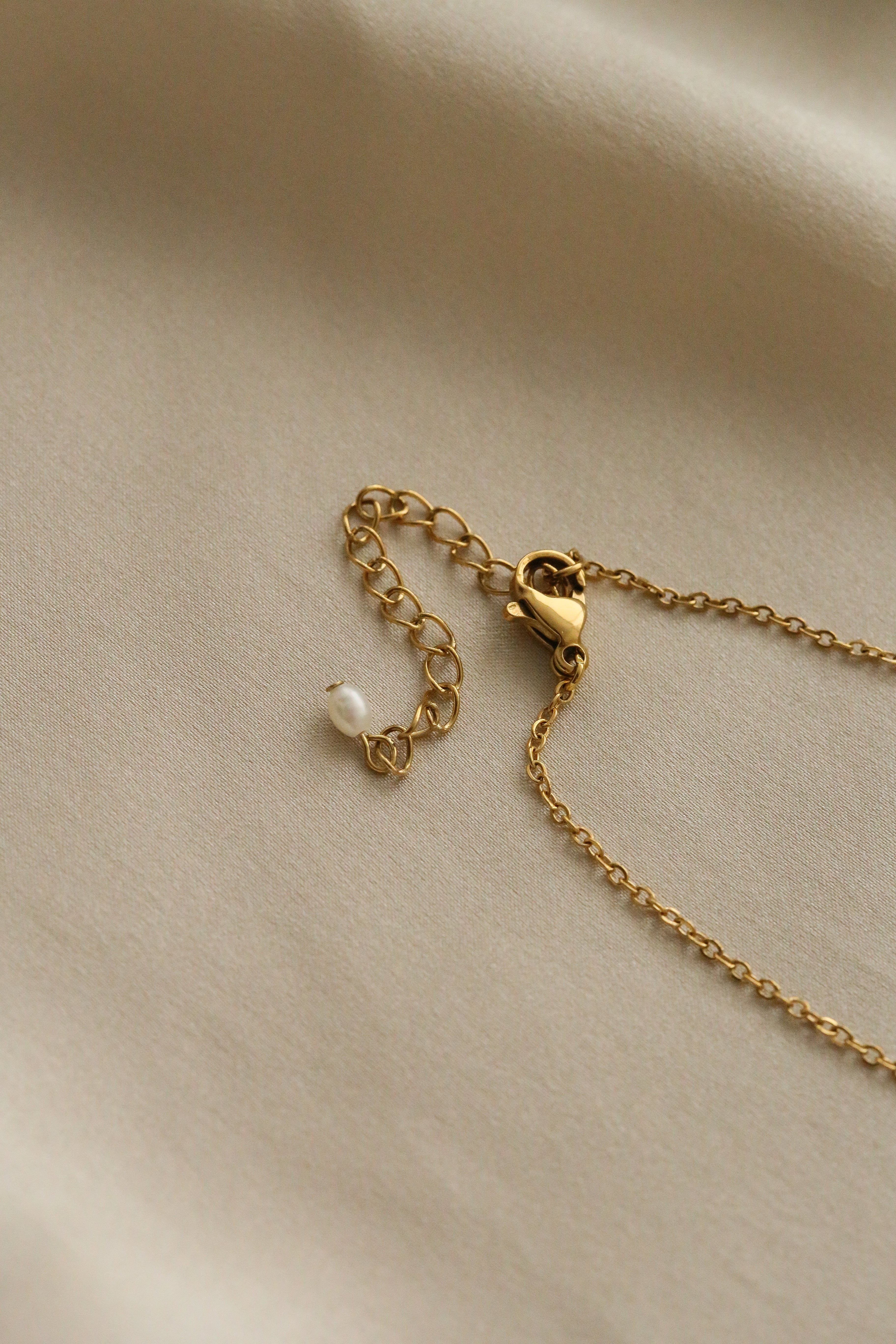 Teresa Necklace - Boutique Minimaliste has waterproof, durable, elegant and vintage inspired jewelry